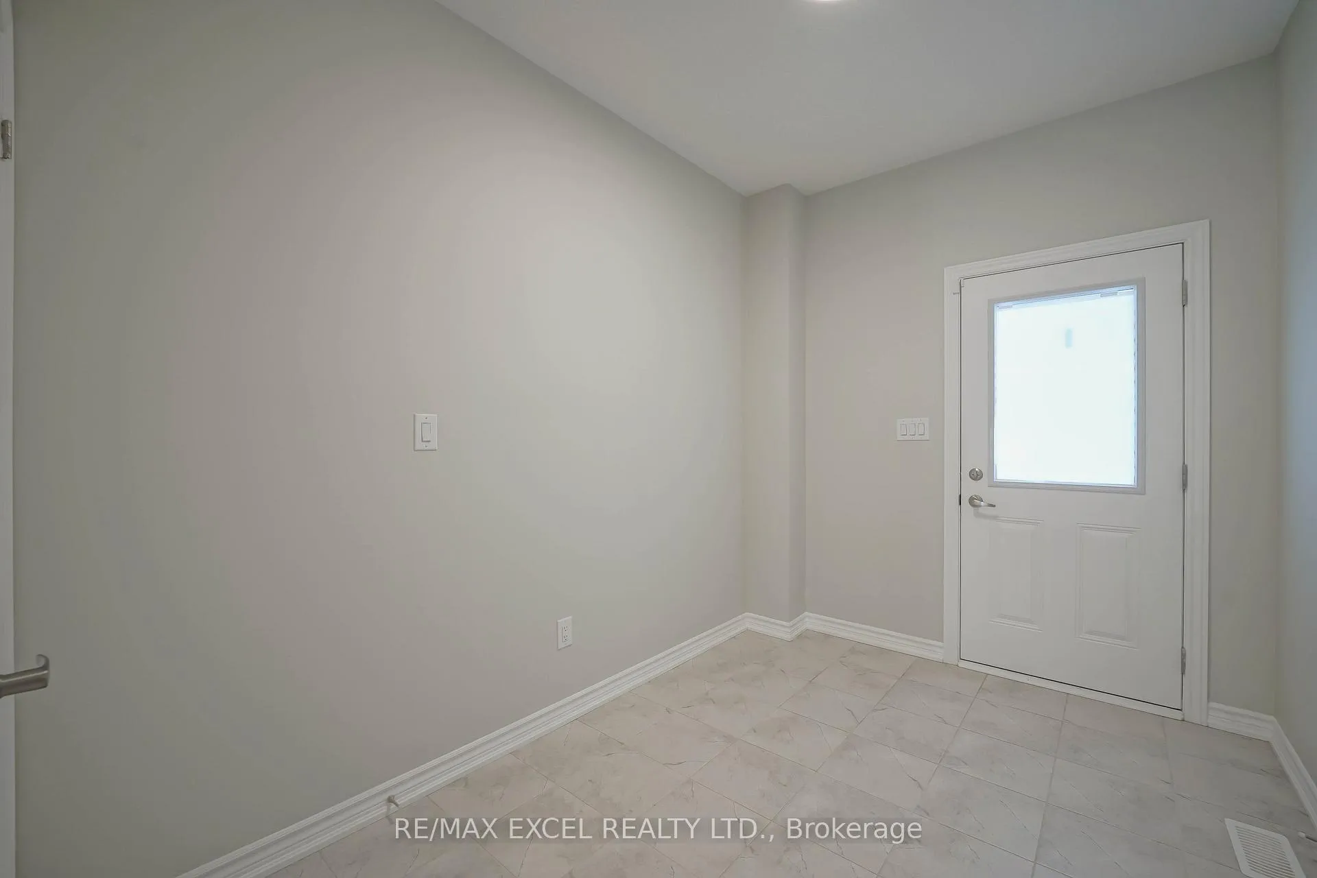 Photo 3 of 11 Chicago Lane, Markham, Wismer — HOMEH