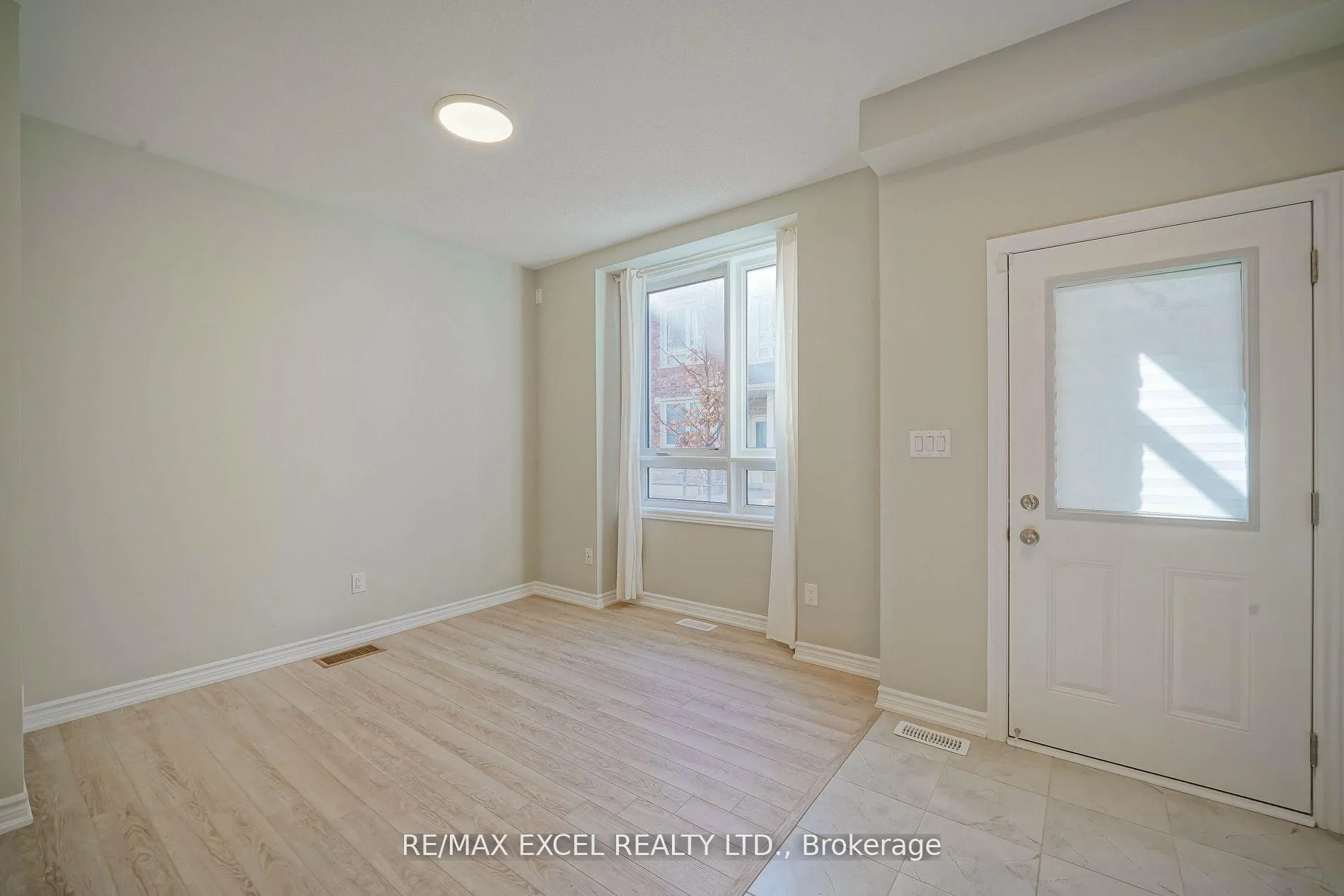 Photo 5 of 11 Chicago Lane, Markham, Wismer — HOMEH