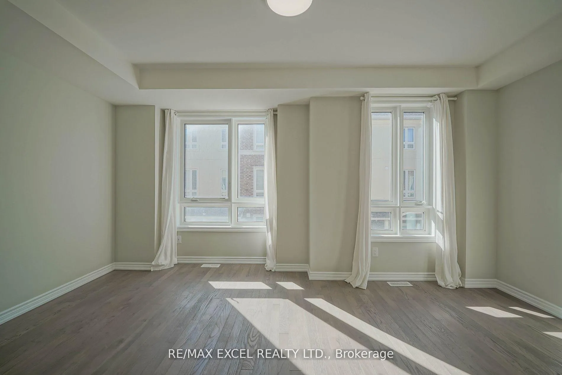 Photo 8 of 11 Chicago Lane, Markham, Wismer — HOMEH