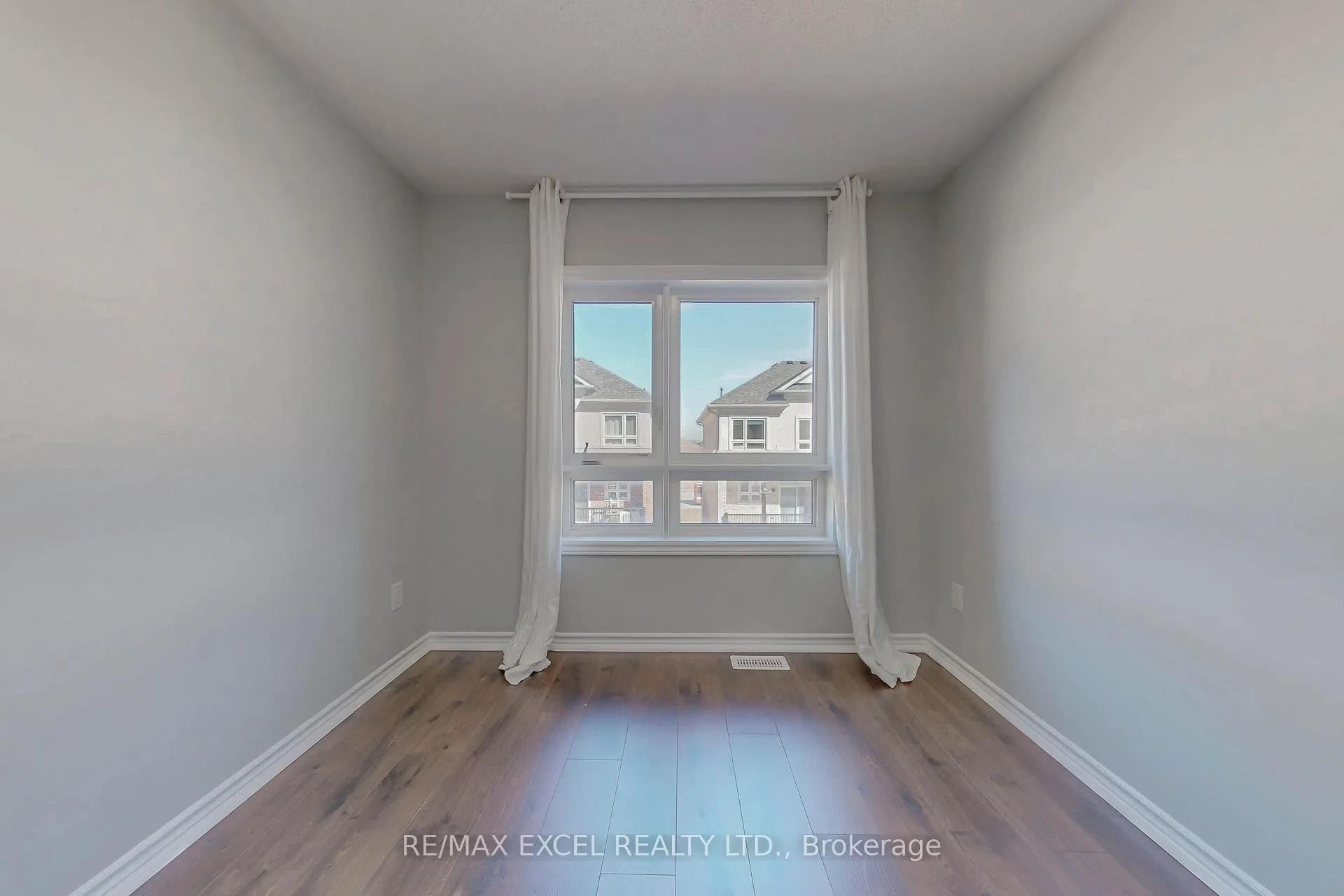Photo 18 of 11 Chicago Lane, Markham, Wismer — HOMEH