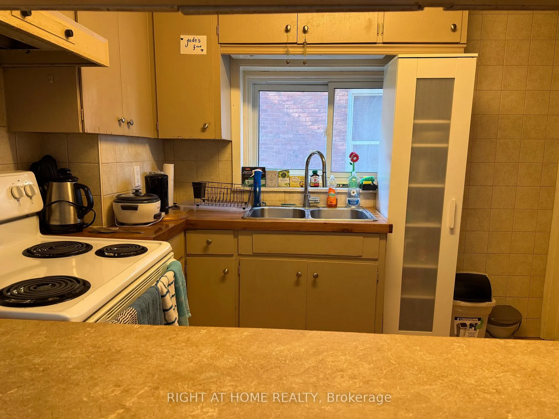 Photo 9 of 551 Bethune Street, Peterborough, Town Ward 3 — HOMEH
