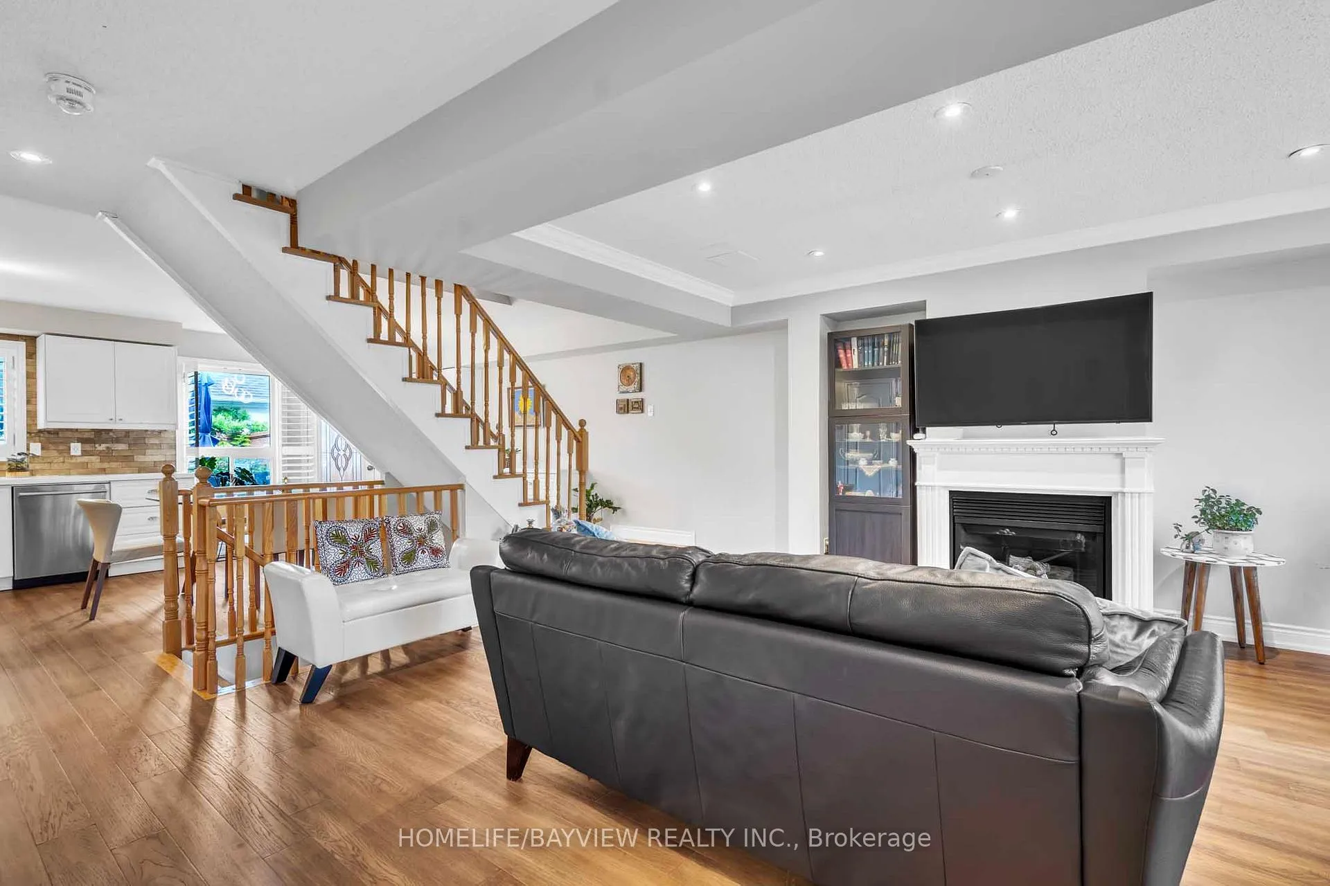 Photo 4 of 15 Elderbrook Crescent, Vaughan, Patterson — HOMEH