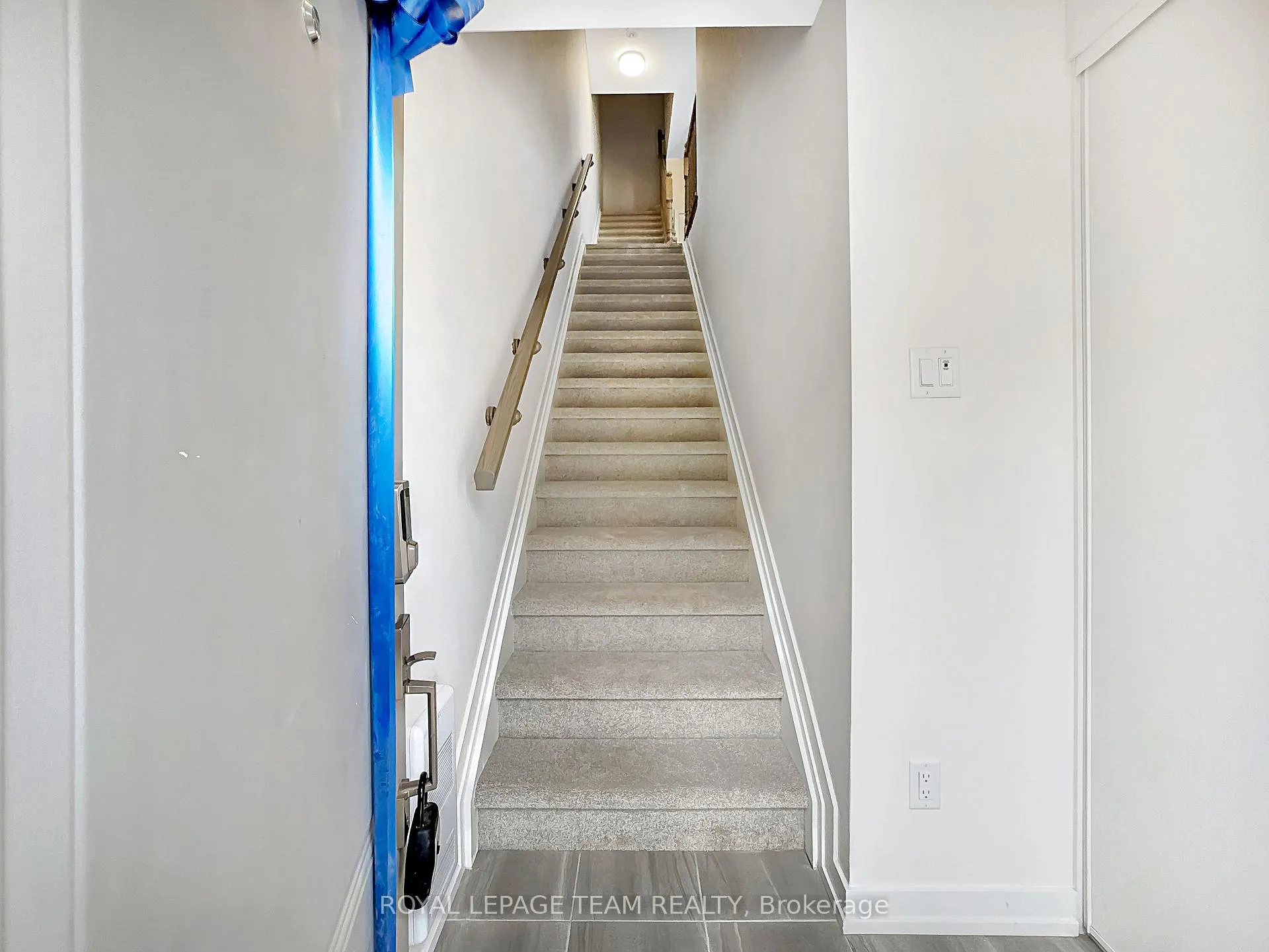 Photo 4 of 505 Celestine Private, Ottawa, Barrhaven - Heritage Park — HOMEH