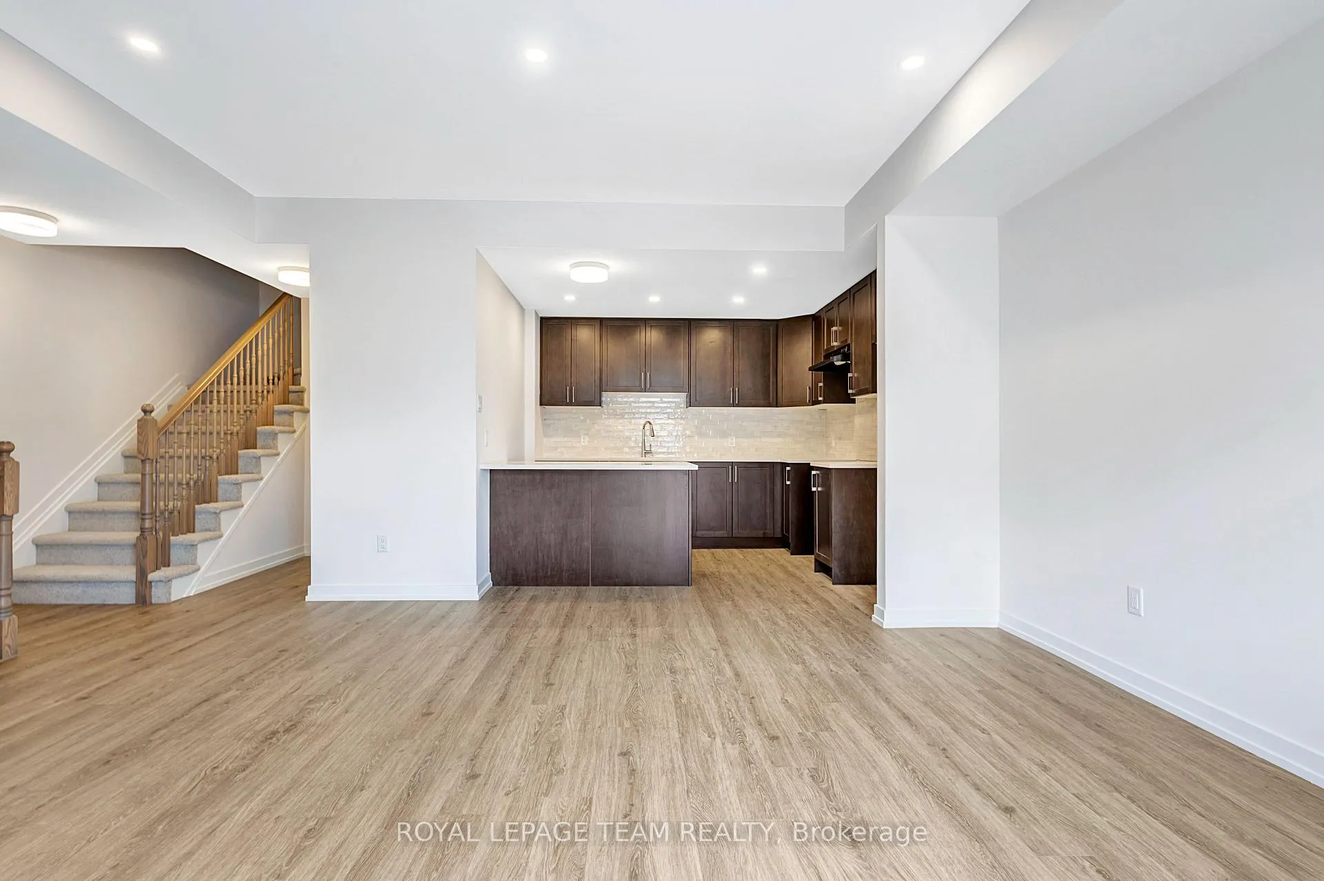 Photo 5 of 505 Celestine Private, Ottawa, Barrhaven - Heritage Park — HOMEH