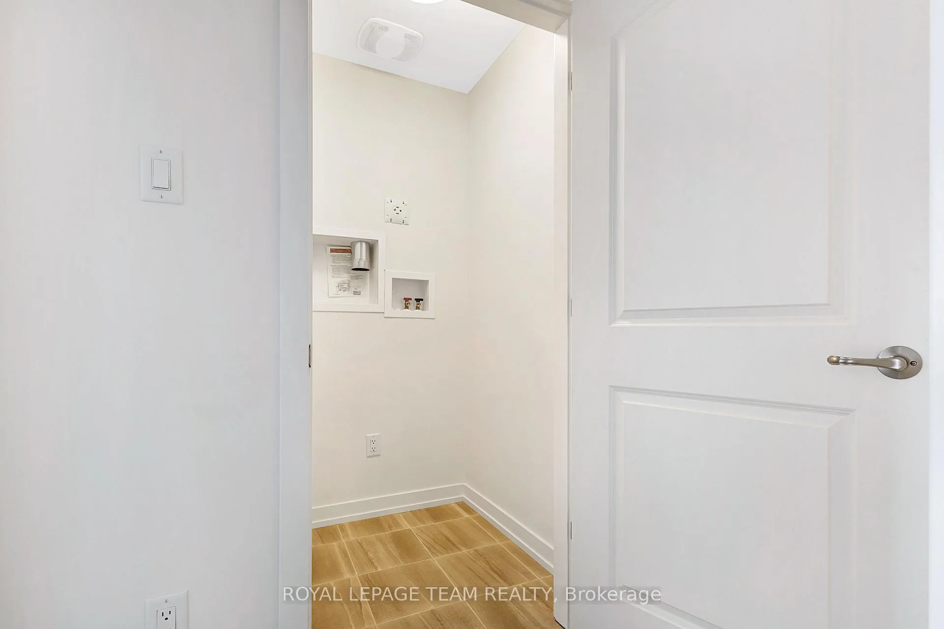 Photo 14 of 505 Celestine Private, Ottawa, Barrhaven - Heritage Park — HOMEH