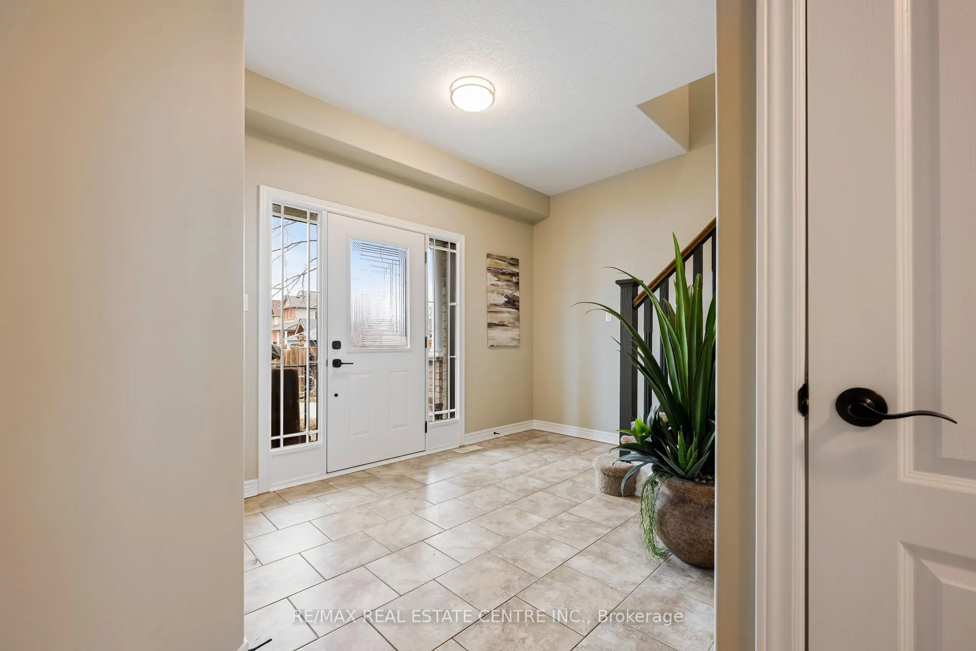Photo 5 of 51 Burt Avenue, New Tecumseth, Alliston — HOMEH