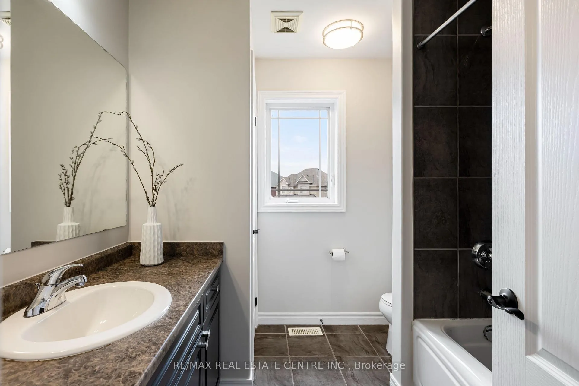 Photo 26 of 51 Burt Avenue, New Tecumseth, Alliston — HOMEH