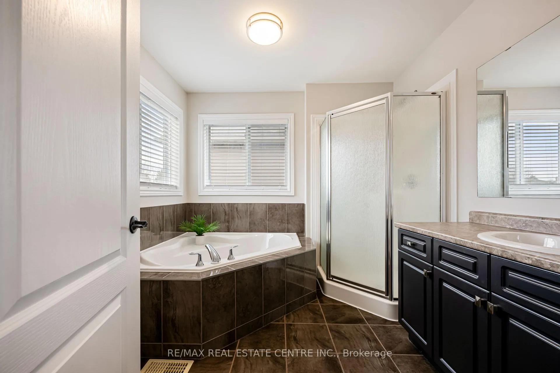 Photo 35 of 51 Burt Avenue, New Tecumseth, Alliston — HOMEH