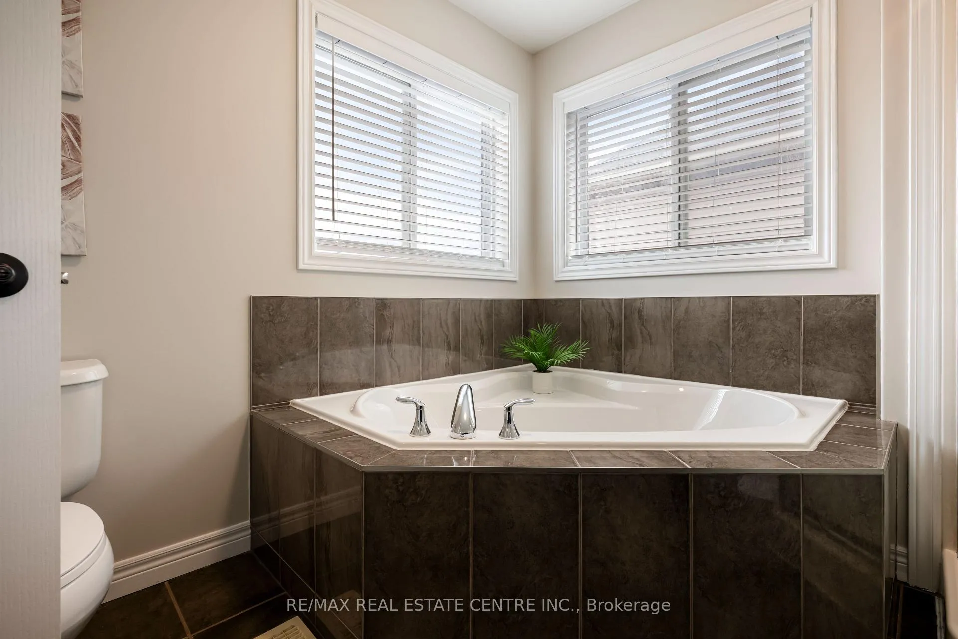 Photo 37 of 51 Burt Avenue, New Tecumseth, Alliston — HOMEH