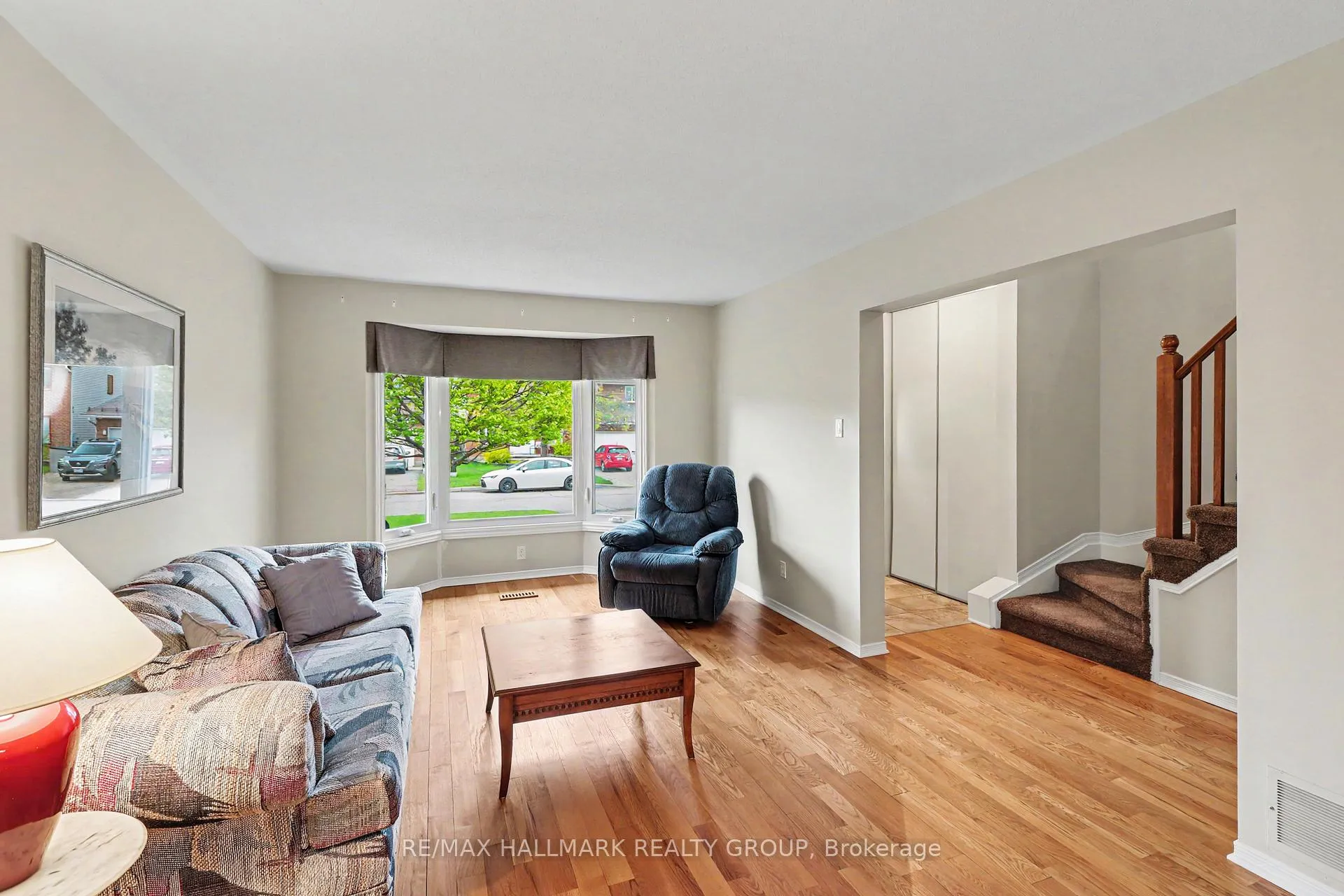 Photo 4 of 712 Morewood Crescent, Ottawa, Fallingbrook/Pineridge — HOMEH