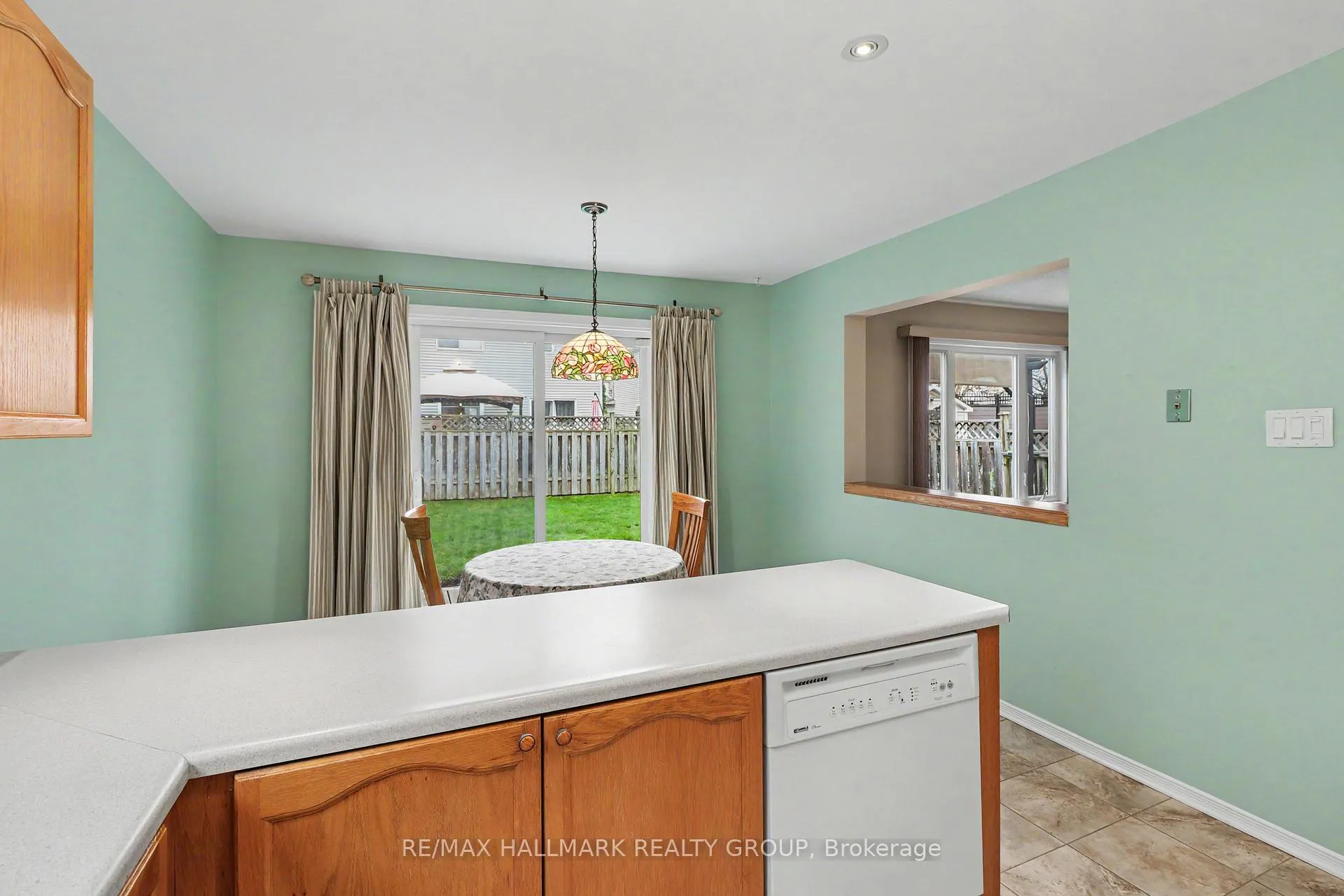 Photo 10 of 712 Morewood Crescent, Ottawa, Fallingbrook/Pineridge — HOMEH