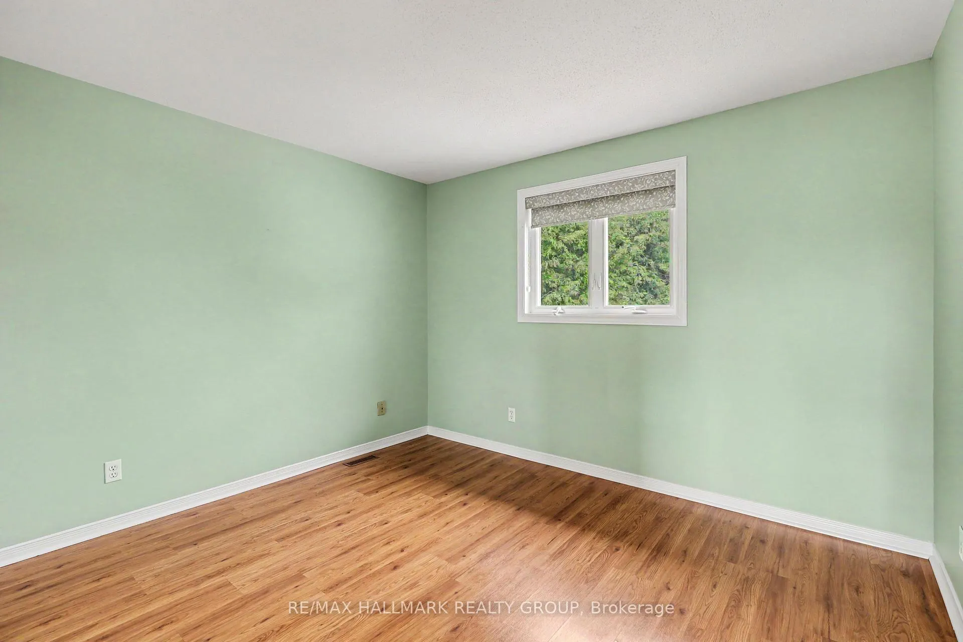 Photo 17 of 712 Morewood Crescent, Ottawa, Fallingbrook/Pineridge — HOMEH