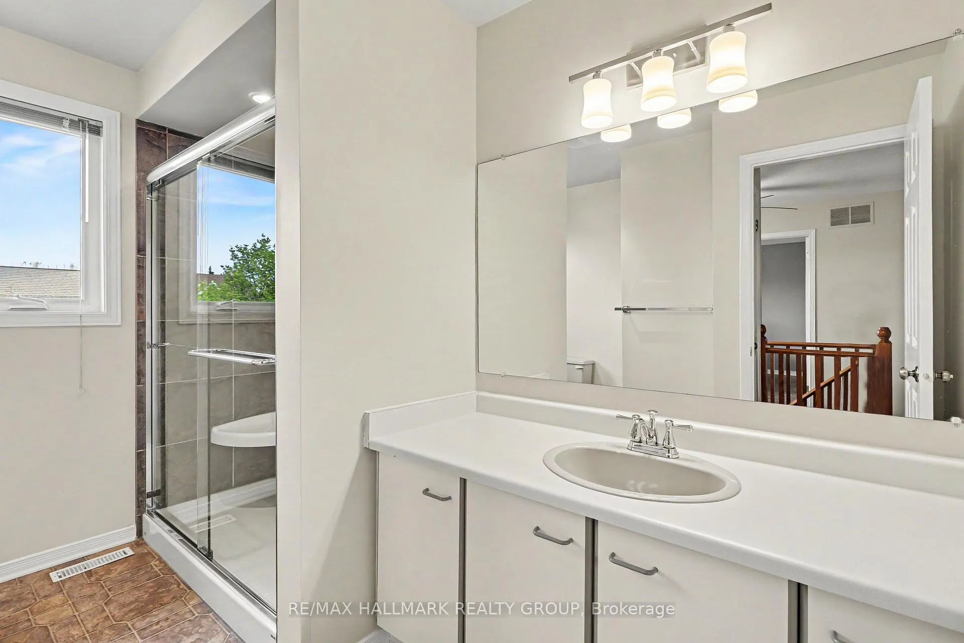 Photo 18 of 712 Morewood Crescent, Ottawa, Fallingbrook/Pineridge — HOMEH
