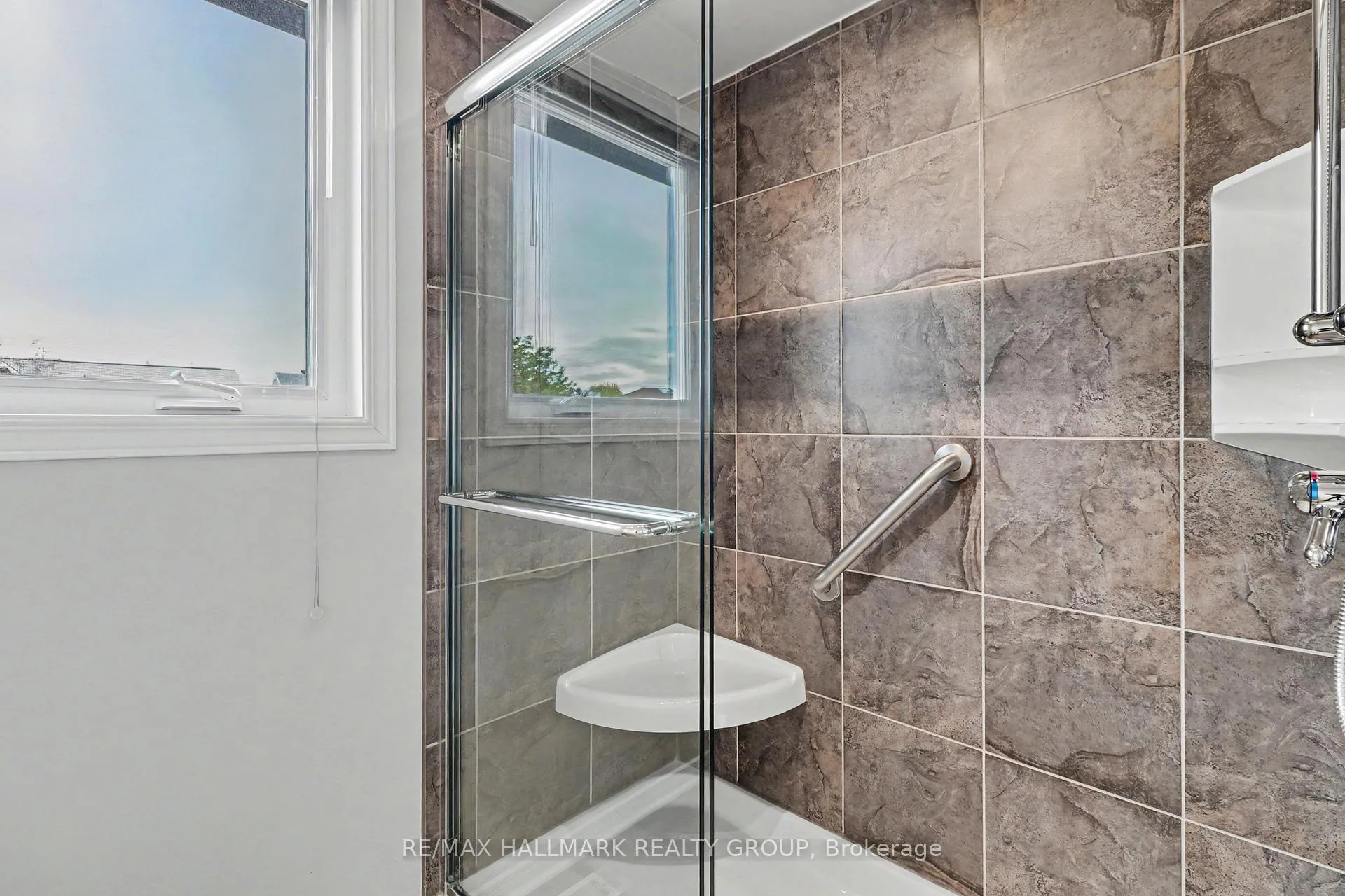 Photo 19 of 712 Morewood Crescent, Ottawa, Fallingbrook/Pineridge — HOMEH