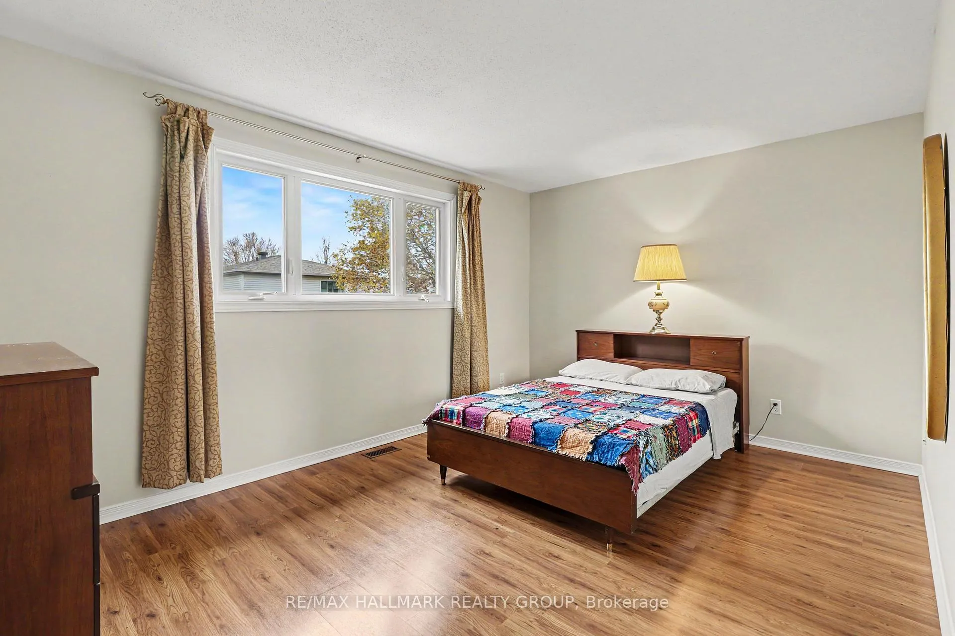 Photo 21 of 712 Morewood Crescent, Ottawa, Fallingbrook/Pineridge — HOMEH