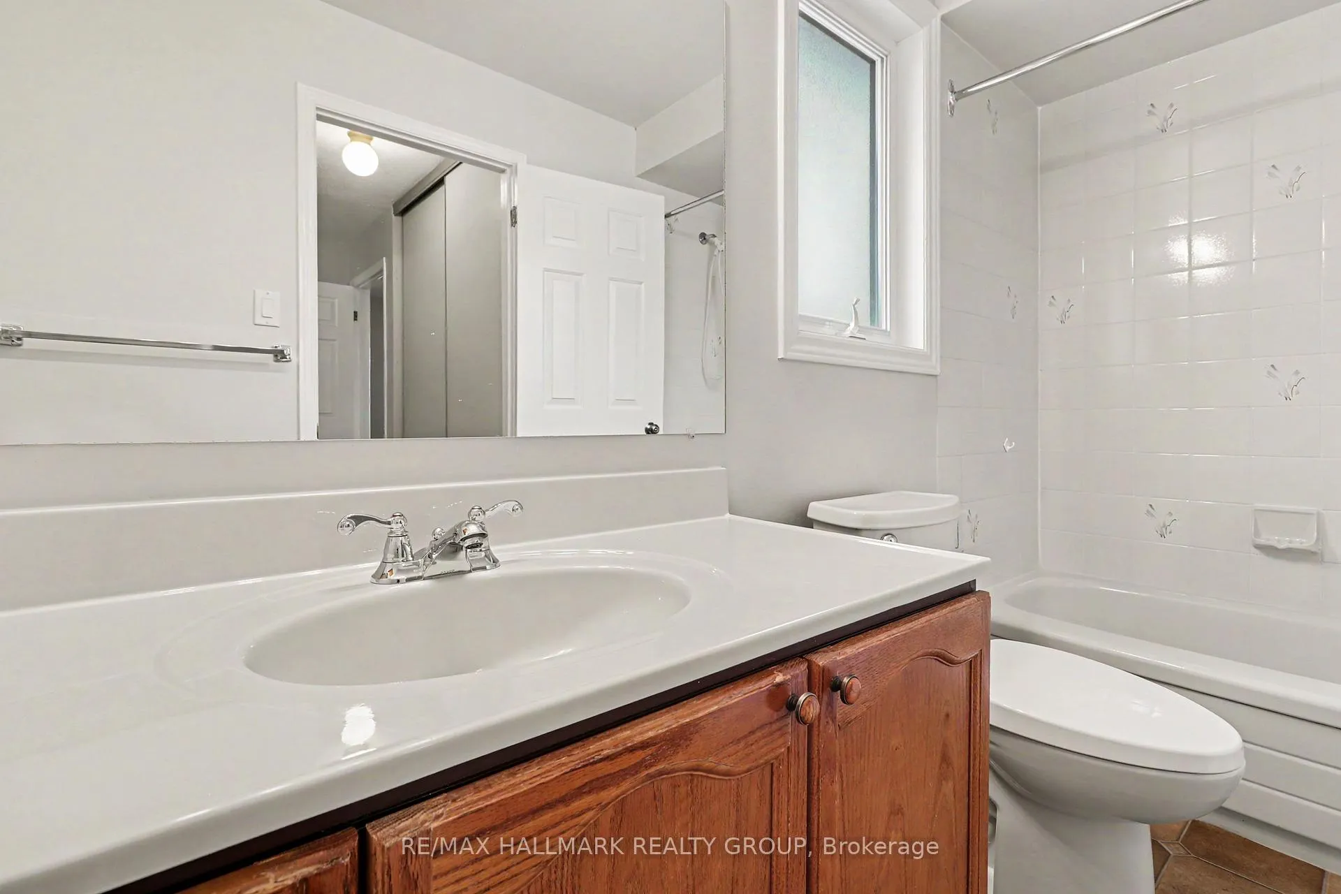 Photo 22 of 712 Morewood Crescent, Ottawa, Fallingbrook/Pineridge — HOMEH