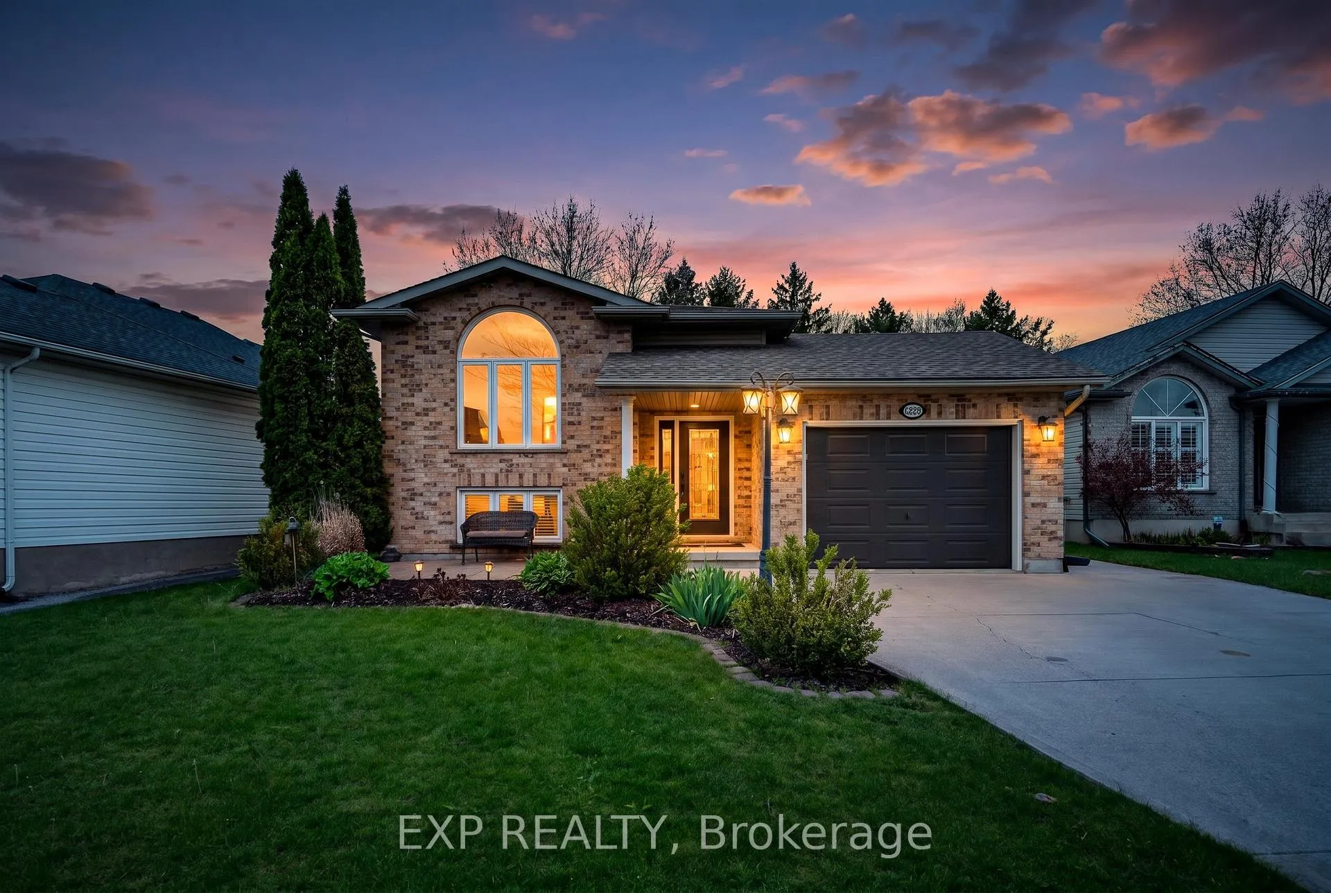 Photo 1 of 7789 Ascot Circle, Niagara Falls, Ascot — HOMEH