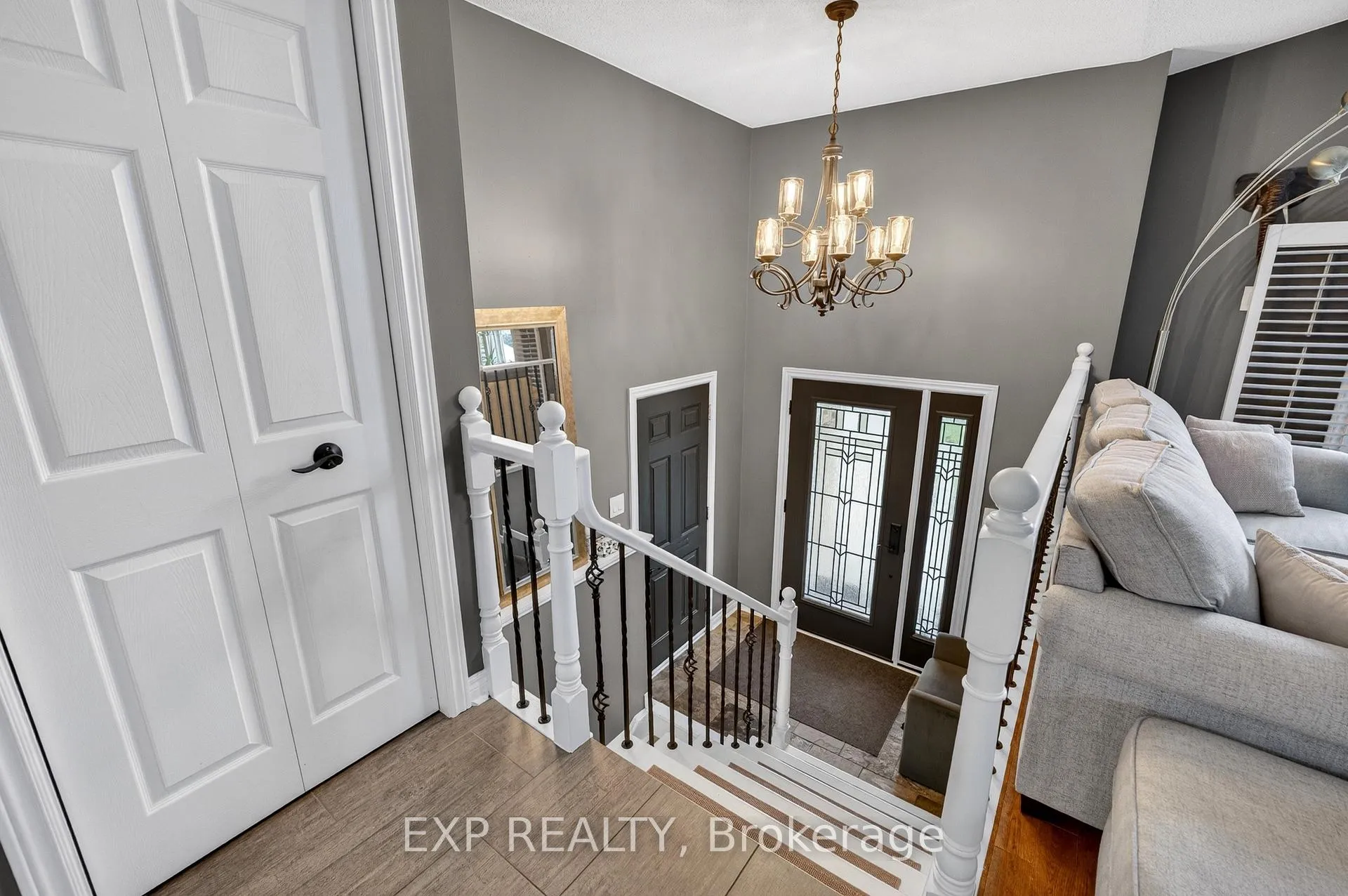 Photo 3 of 7789 Ascot Circle, Niagara Falls, Ascot — HOMEH