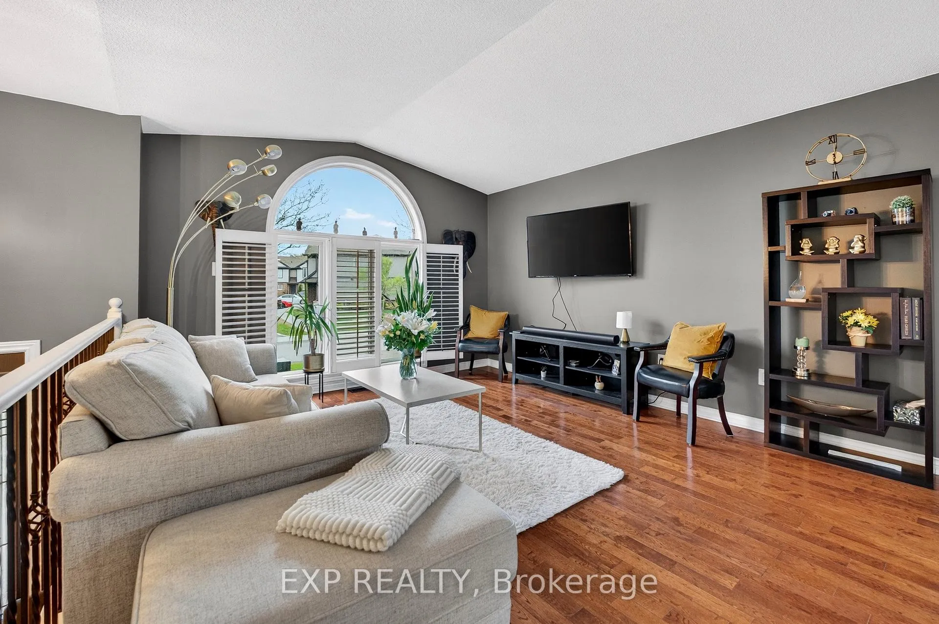 Photo 5 of 7789 Ascot Circle, Niagara Falls, Ascot — HOMEH
