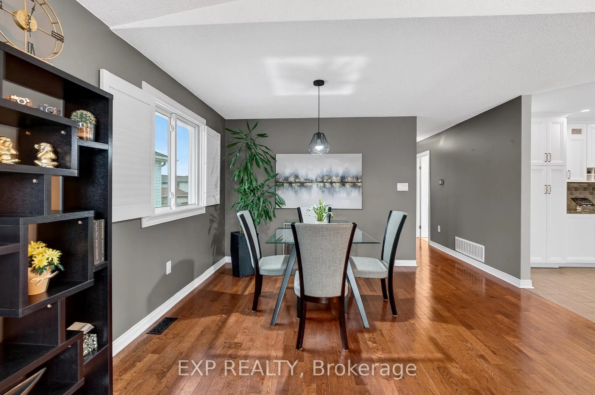 Photo 8 of 7789 Ascot Circle, Niagara Falls, Ascot — HOMEH