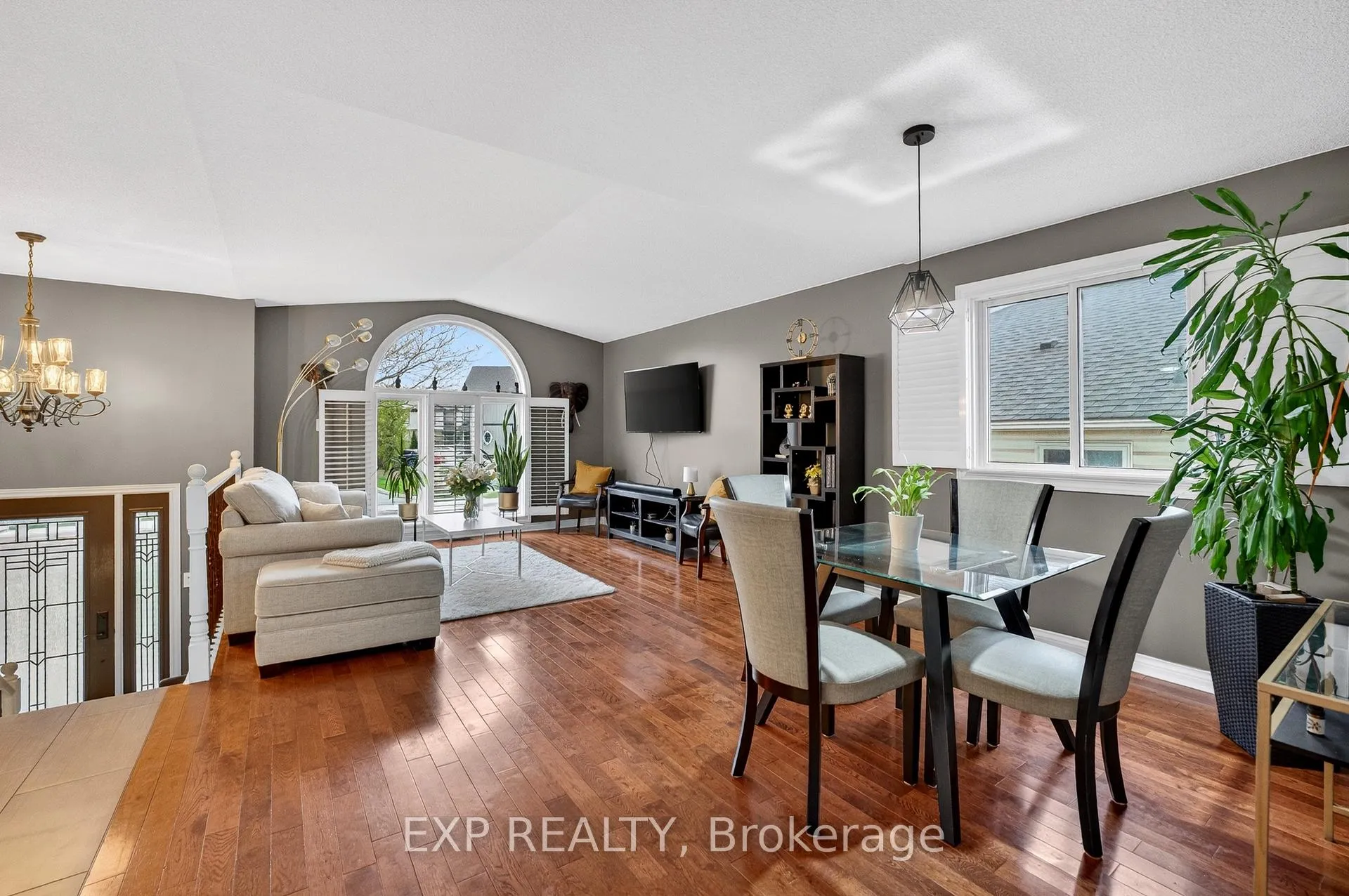 Photo 9 of 7789 Ascot Circle, Niagara Falls, Ascot — HOMEH