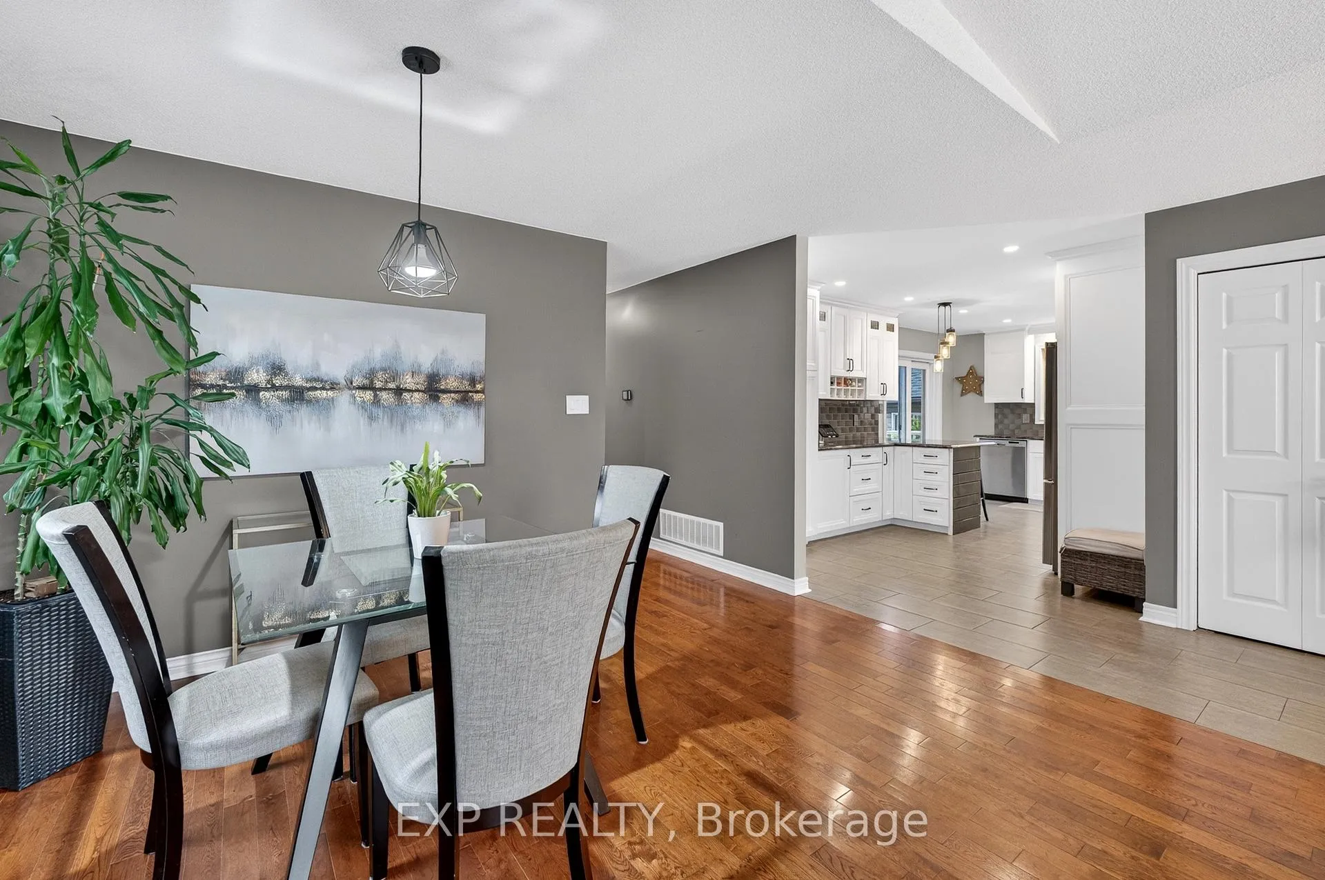 Photo 10 of 7789 Ascot Circle, Niagara Falls, Ascot — HOMEH