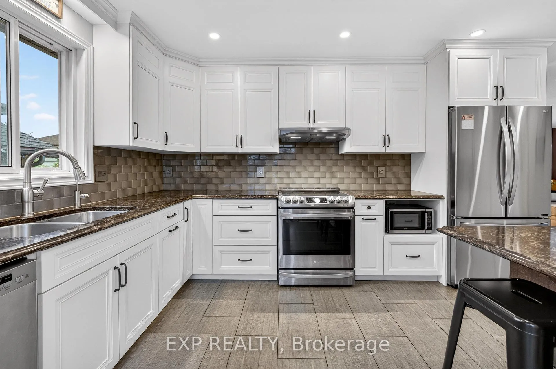Photo 12 of 7789 Ascot Circle, Niagara Falls, Ascot — HOMEH