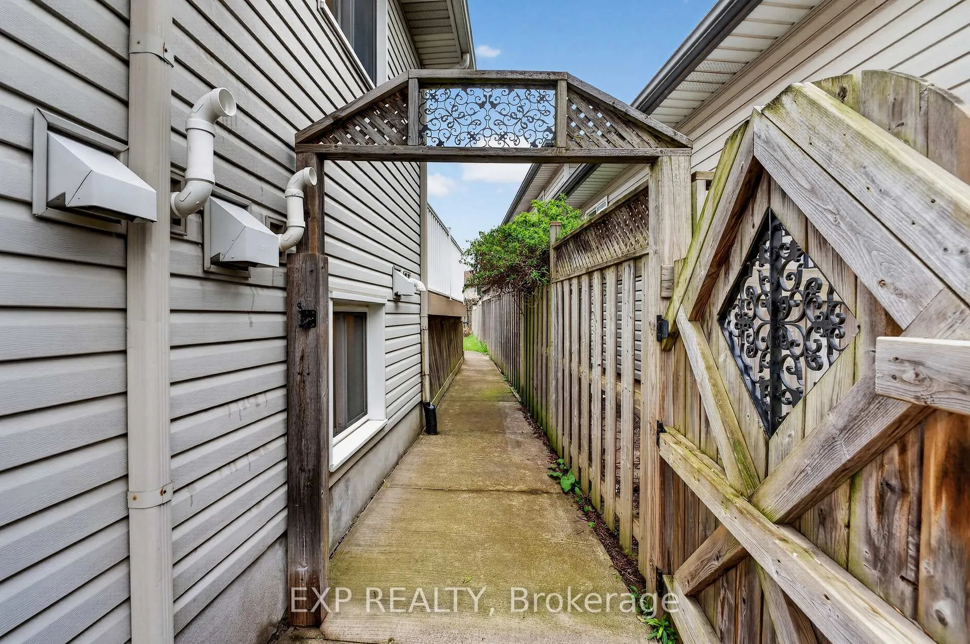 Photo 34 of 7789 Ascot Circle, Niagara Falls, Ascot — HOMEH