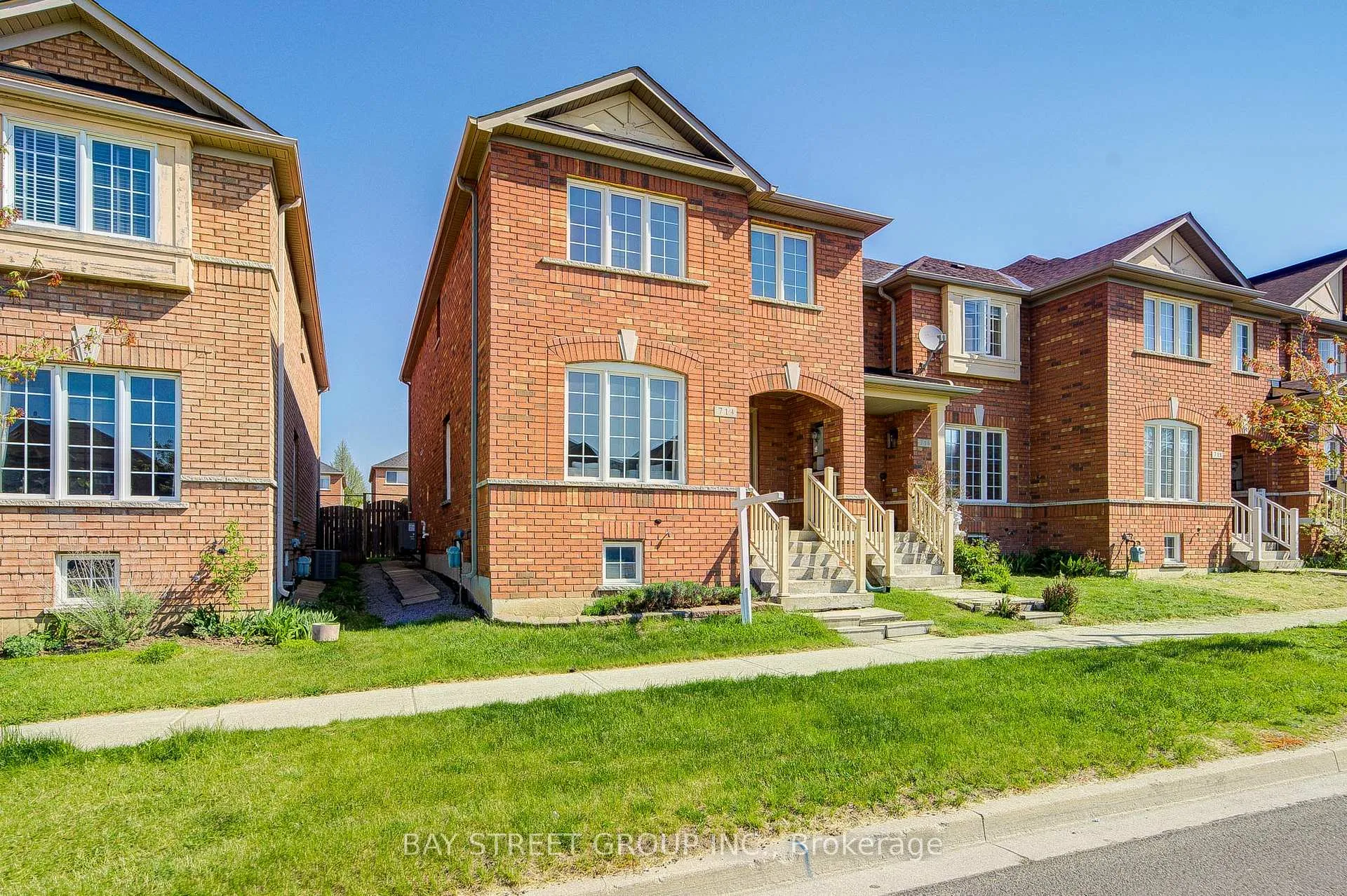 Photo 2 of 714 Castlemore Avenue, Markham, Wismer — HOMEH