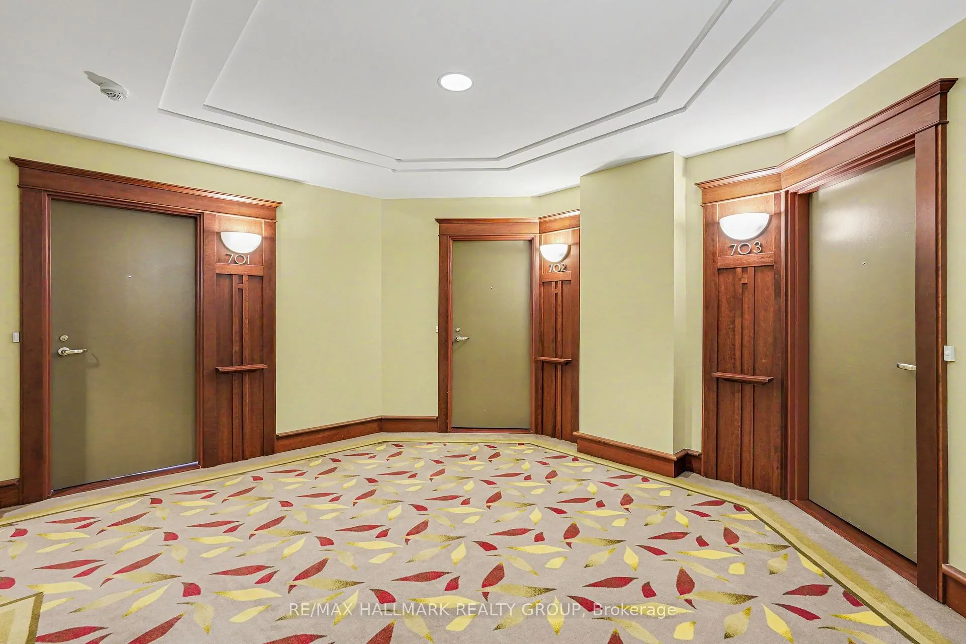 Photo 3 of Unit 702, 136 Darlington Private, Ottawa, Hunt Club/Western Community — HOMEH