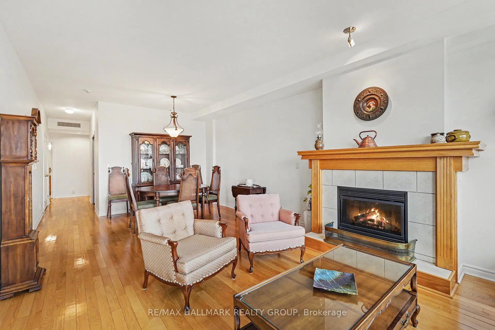 Photo 8 of Unit 702, 136 Darlington Private, Ottawa, Hunt Club/Western Community — HOMEH