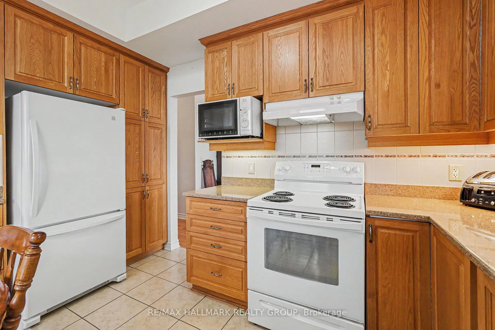 Photo 9 of Unit 702, 136 Darlington Private, Ottawa, Hunt Club/Western Community — HOMEH