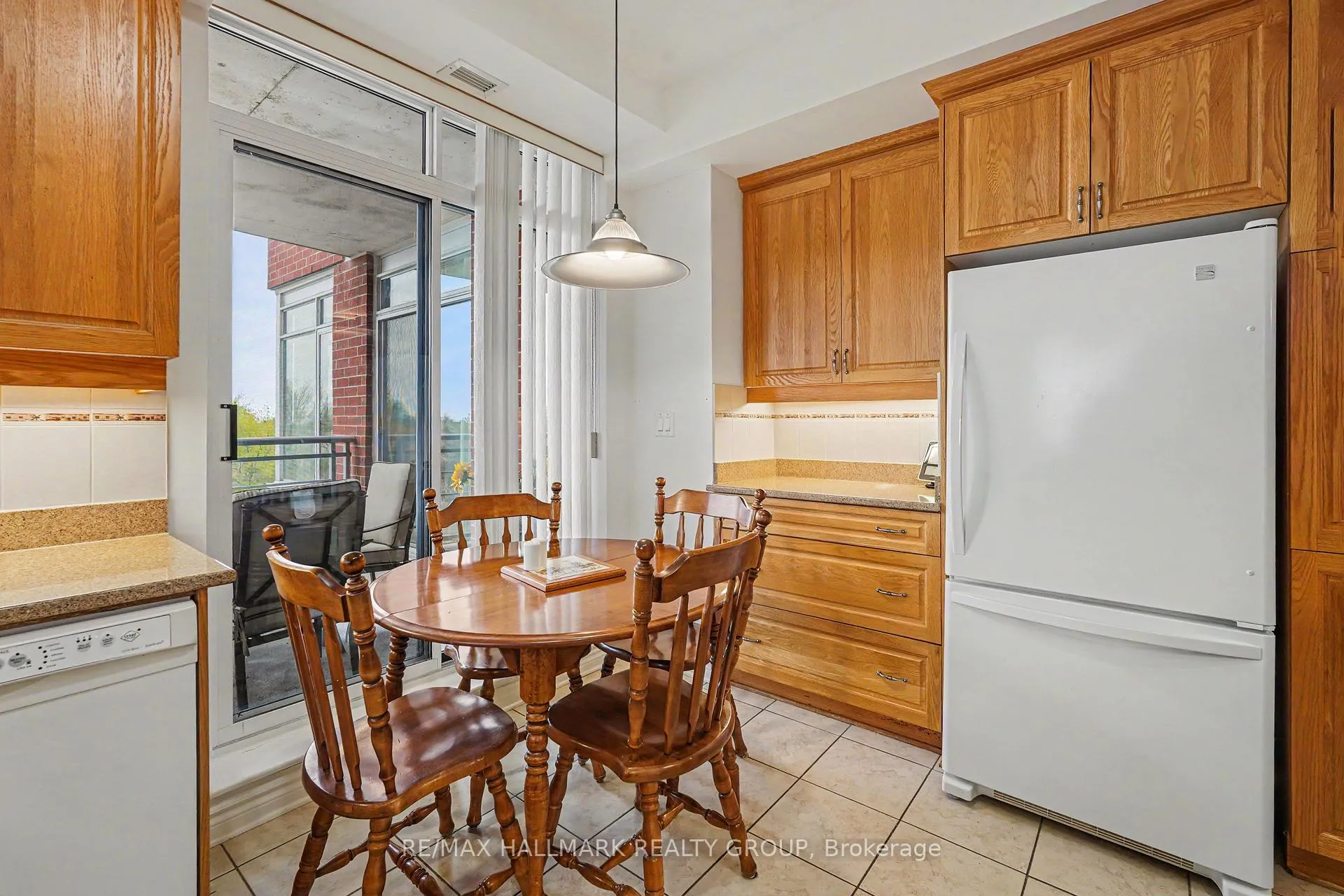 Photo 11 of Unit 702, 136 Darlington Private, Ottawa, Hunt Club/Western Community — HOMEH