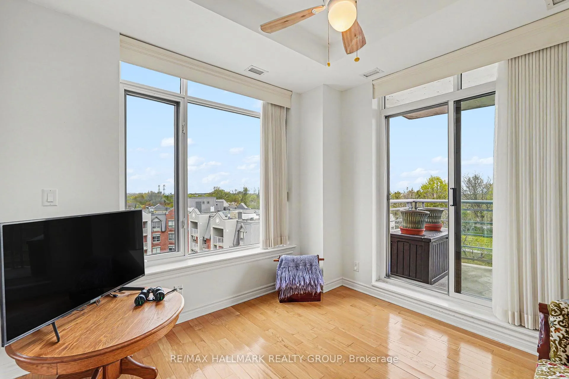 Photo 12 of Unit 702, 136 Darlington Private, Ottawa, Hunt Club/Western Community — HOMEH