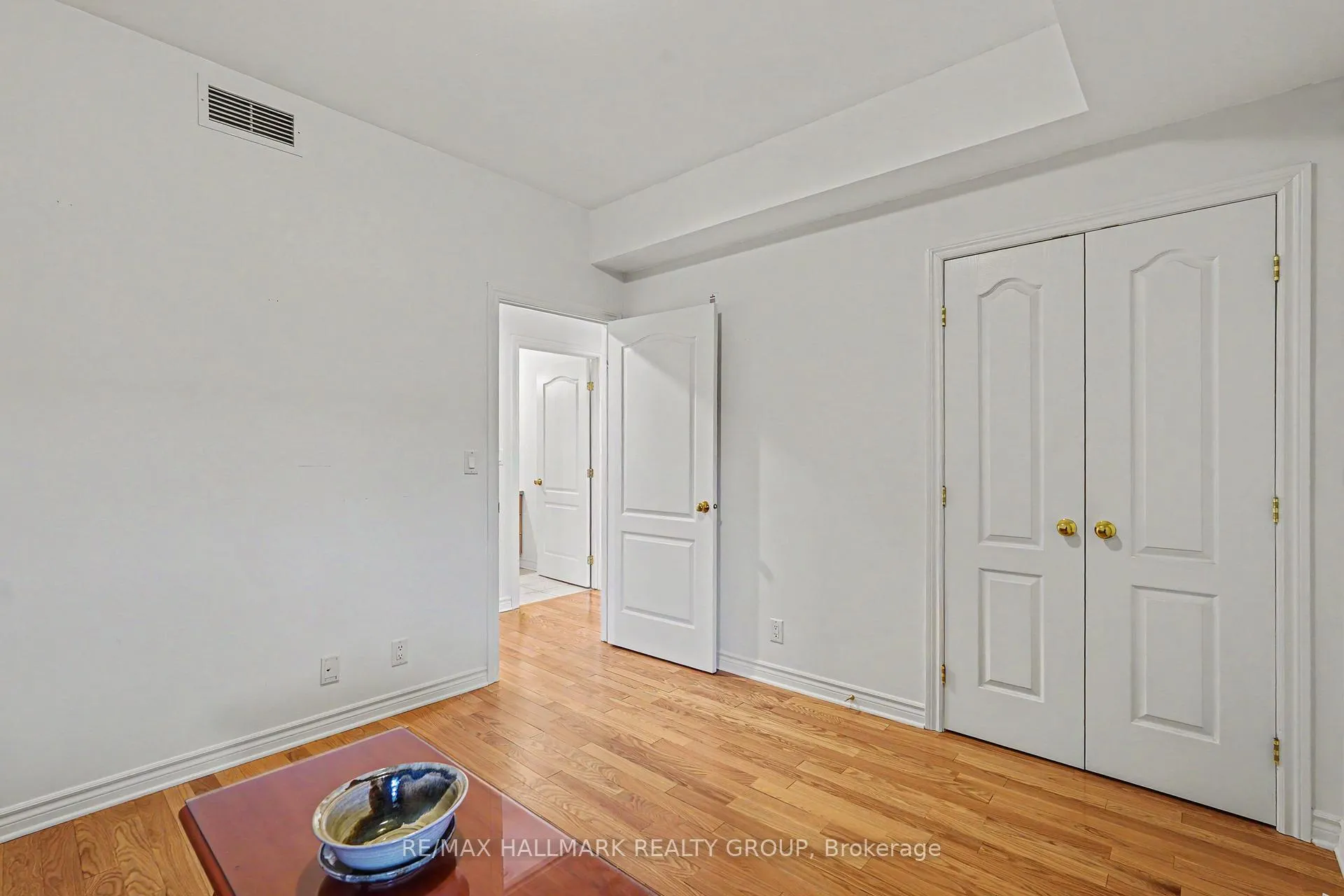 Photo 16 of Unit 702, 136 Darlington Private, Ottawa, Hunt Club/Western Community — HOMEH