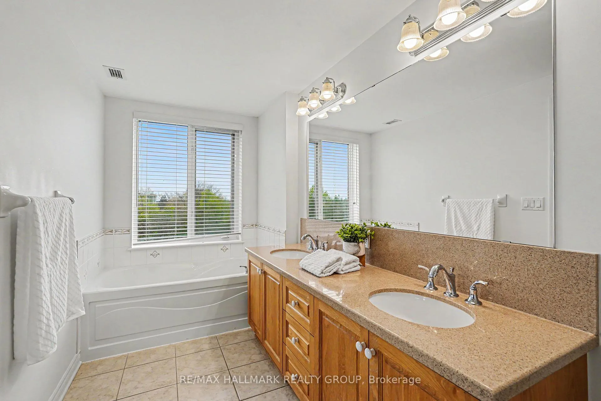 Photo 21 of Unit 702, 136 Darlington Private, Ottawa, Hunt Club/Western Community — HOMEH
