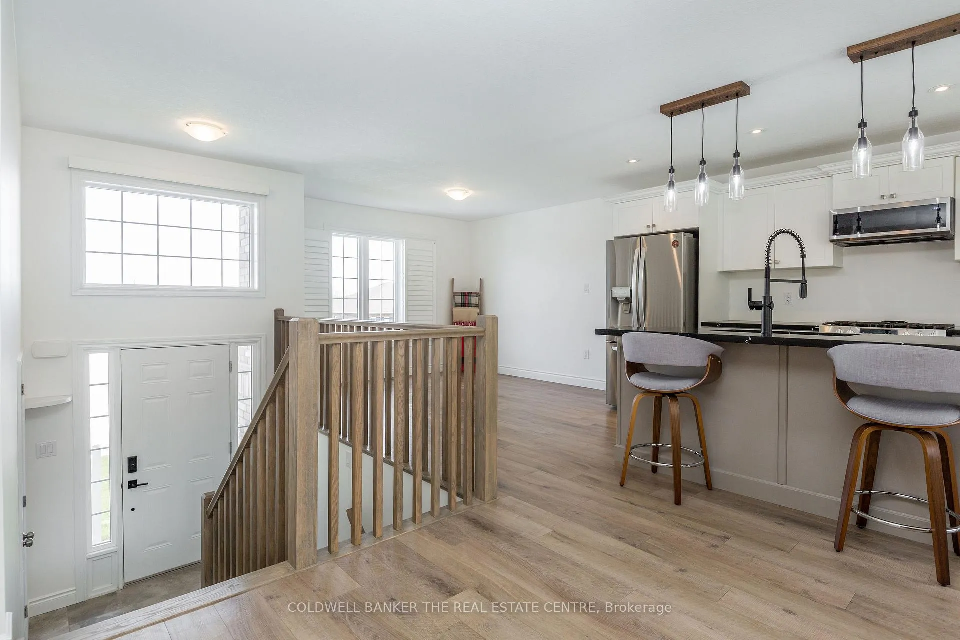 Photo 4 of 41 Hunter Avenue, Tay, Victoria Harbour — HOMEH