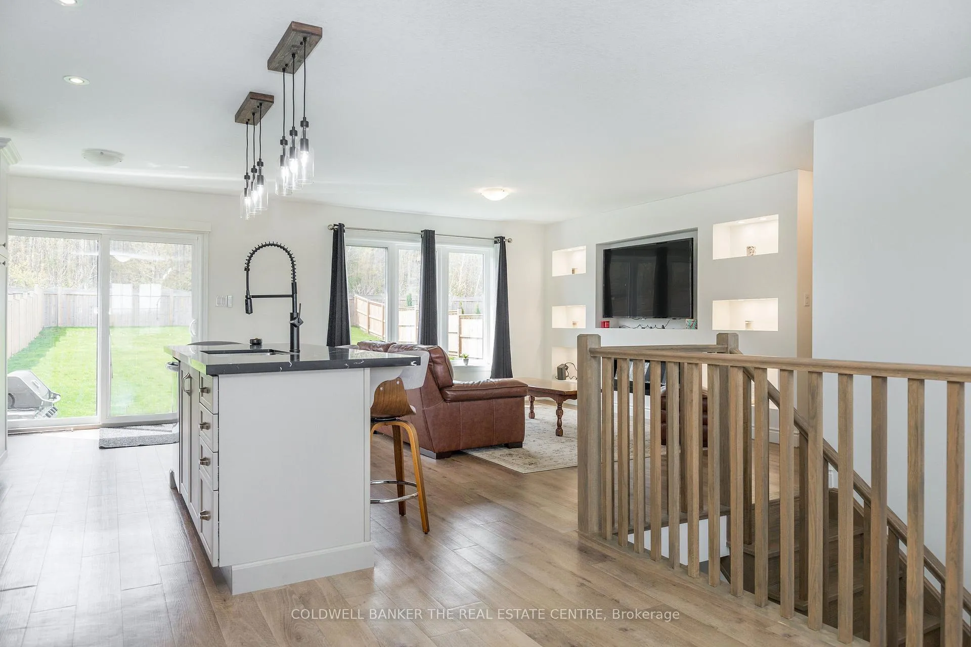 Photo 5 of 41 Hunter Avenue, Tay, Victoria Harbour — HOMEH