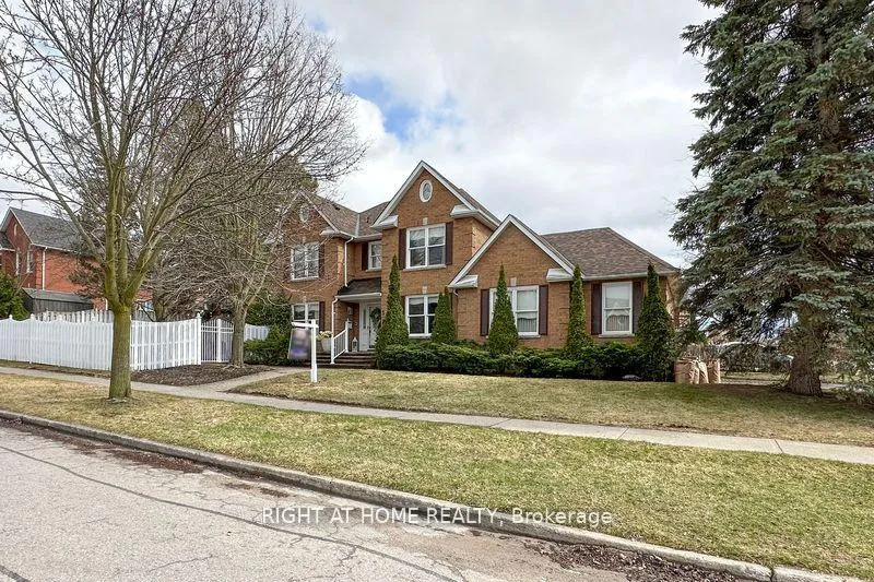Photo 3 of 3 Hampstead Gate E, Clarington, Courtice — HOMEH