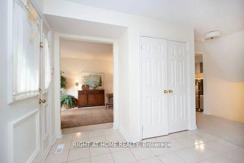 Photo 7 of 3 Hampstead Gate E, Clarington, Courtice — HOMEH
