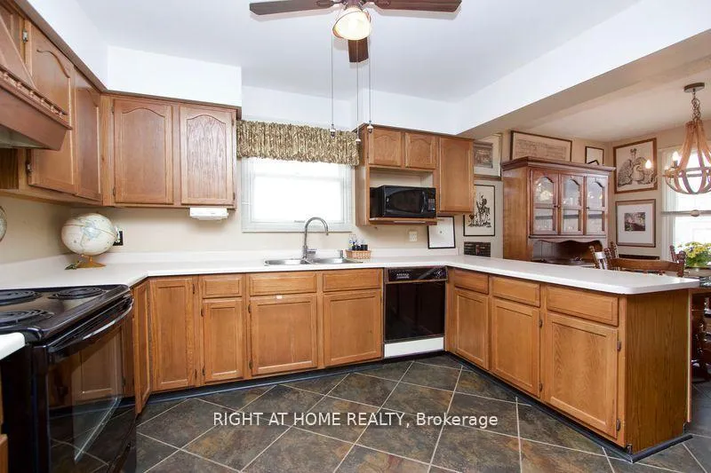 Photo 12 of 3 Hampstead Gate E, Clarington, Courtice — HOMEH