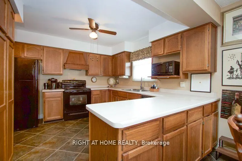 Photo 13 of 3 Hampstead Gate E, Clarington, Courtice — HOMEH