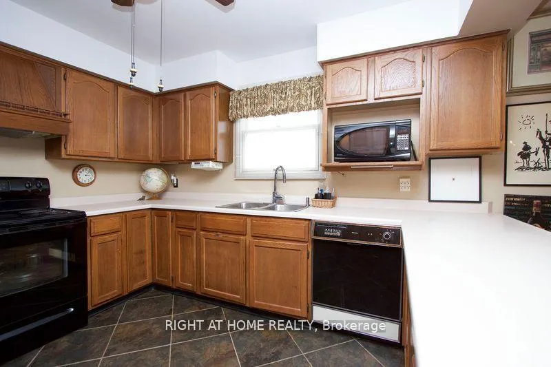 Photo 14 of 3 Hampstead Gate E, Clarington, Courtice — HOMEH