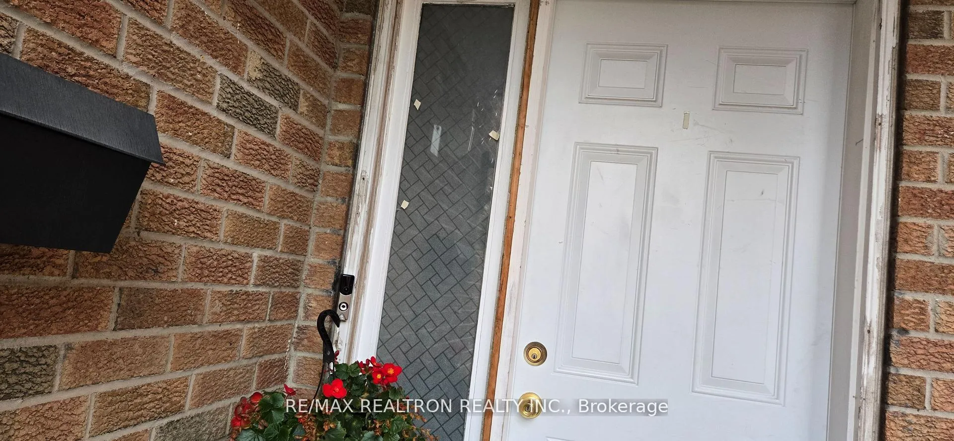 Photo 2 of 6 Albemarle Court, Brampton, Heart Lake West — HOMEH