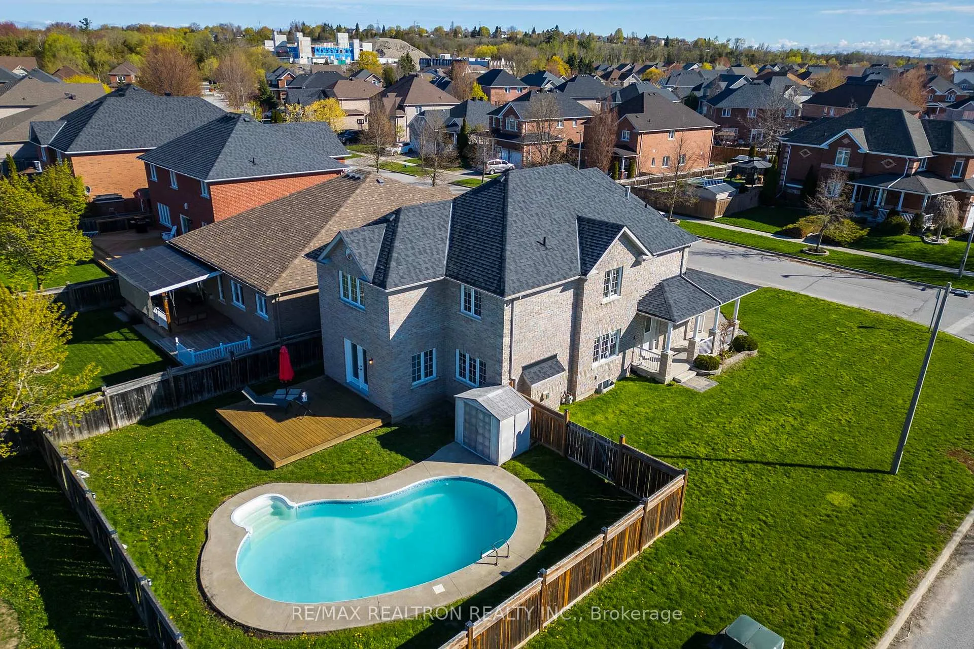 Photo 3 of 2 Whitestone Drive, Georgina, Keswick North — HOMEH