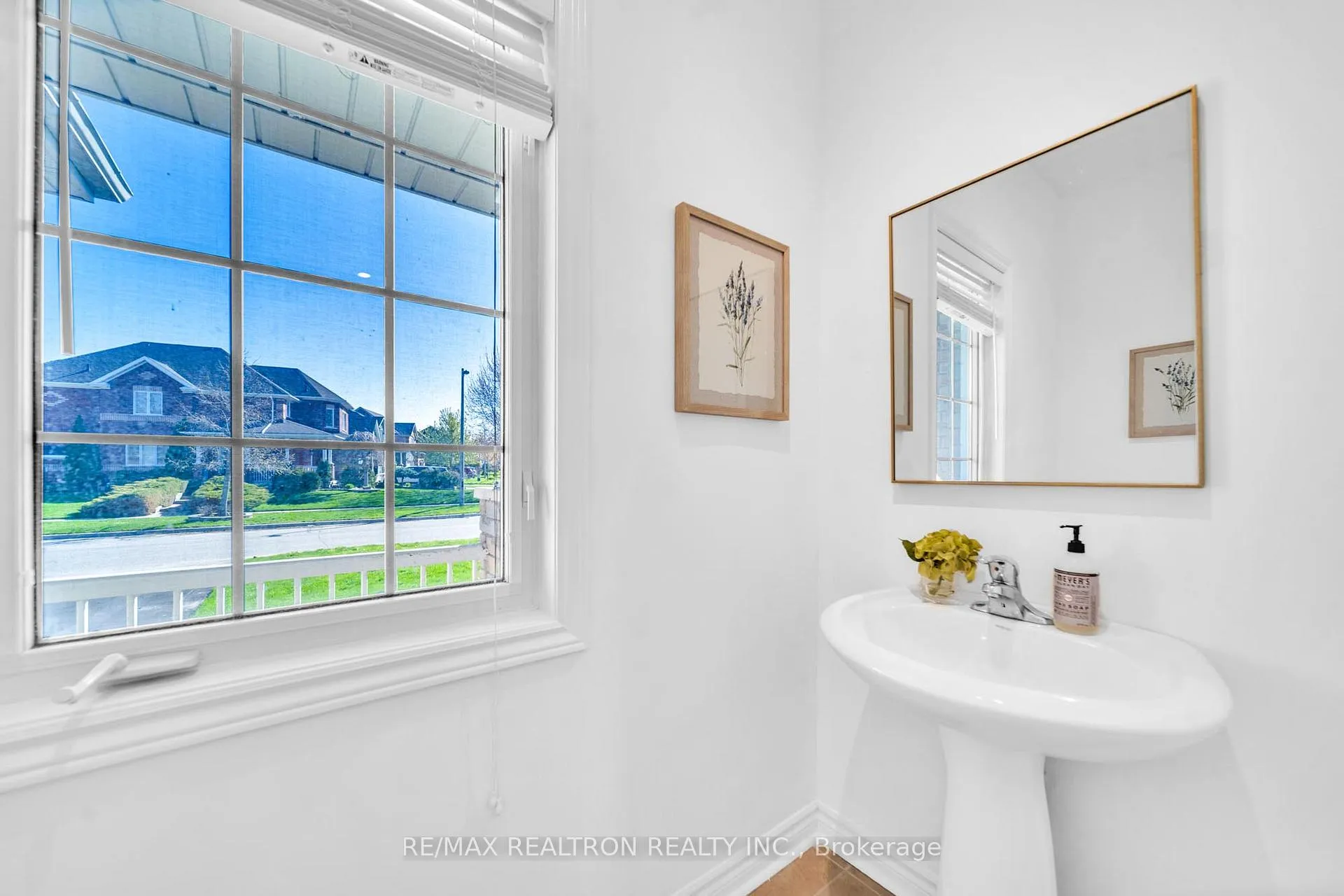 Photo 9 of 2 Whitestone Drive, Georgina, Keswick North — HOMEH