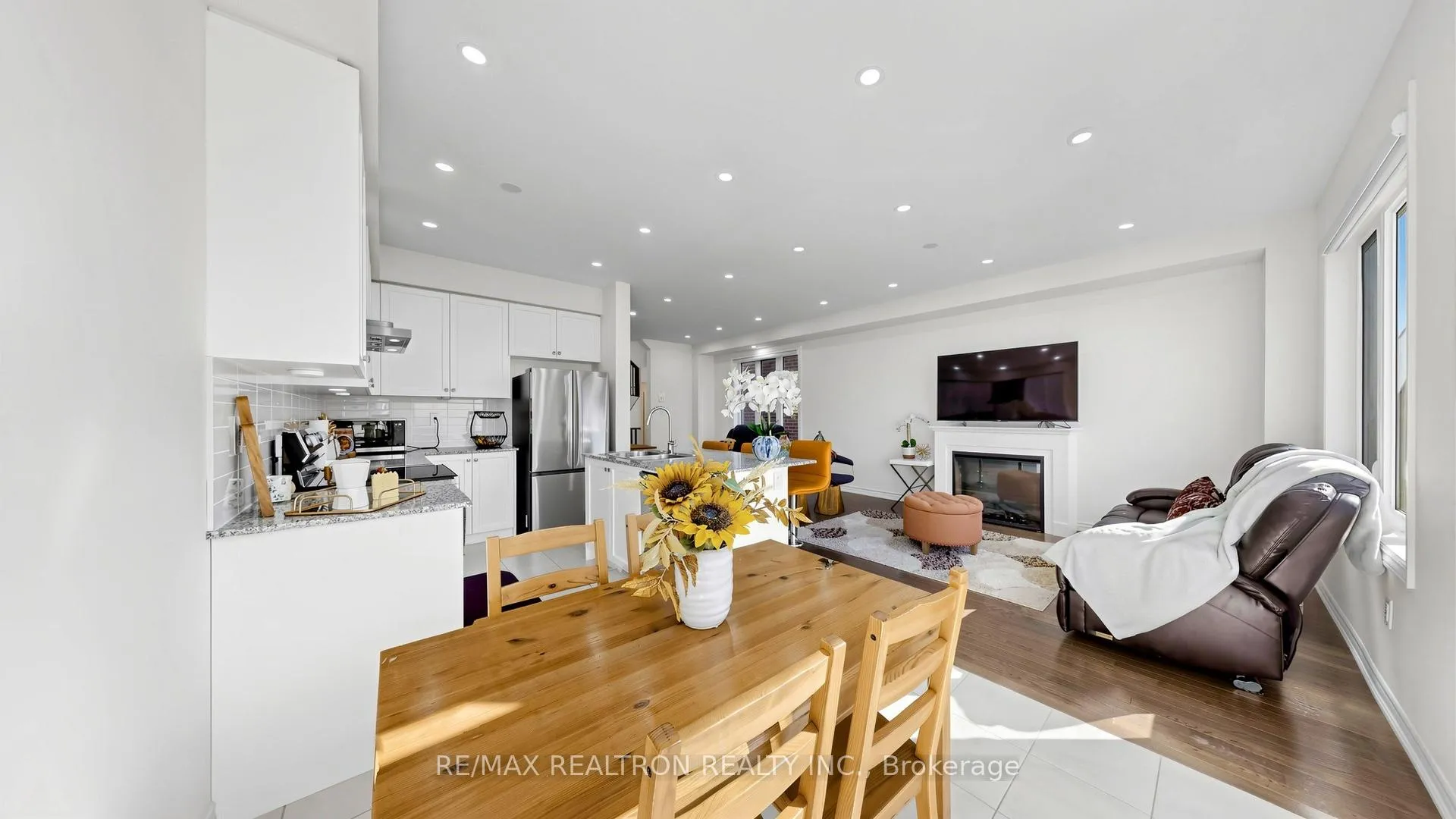 Photo 16 of 10 Hinkson Street, Whitby, Rural Whitby — HOMEH