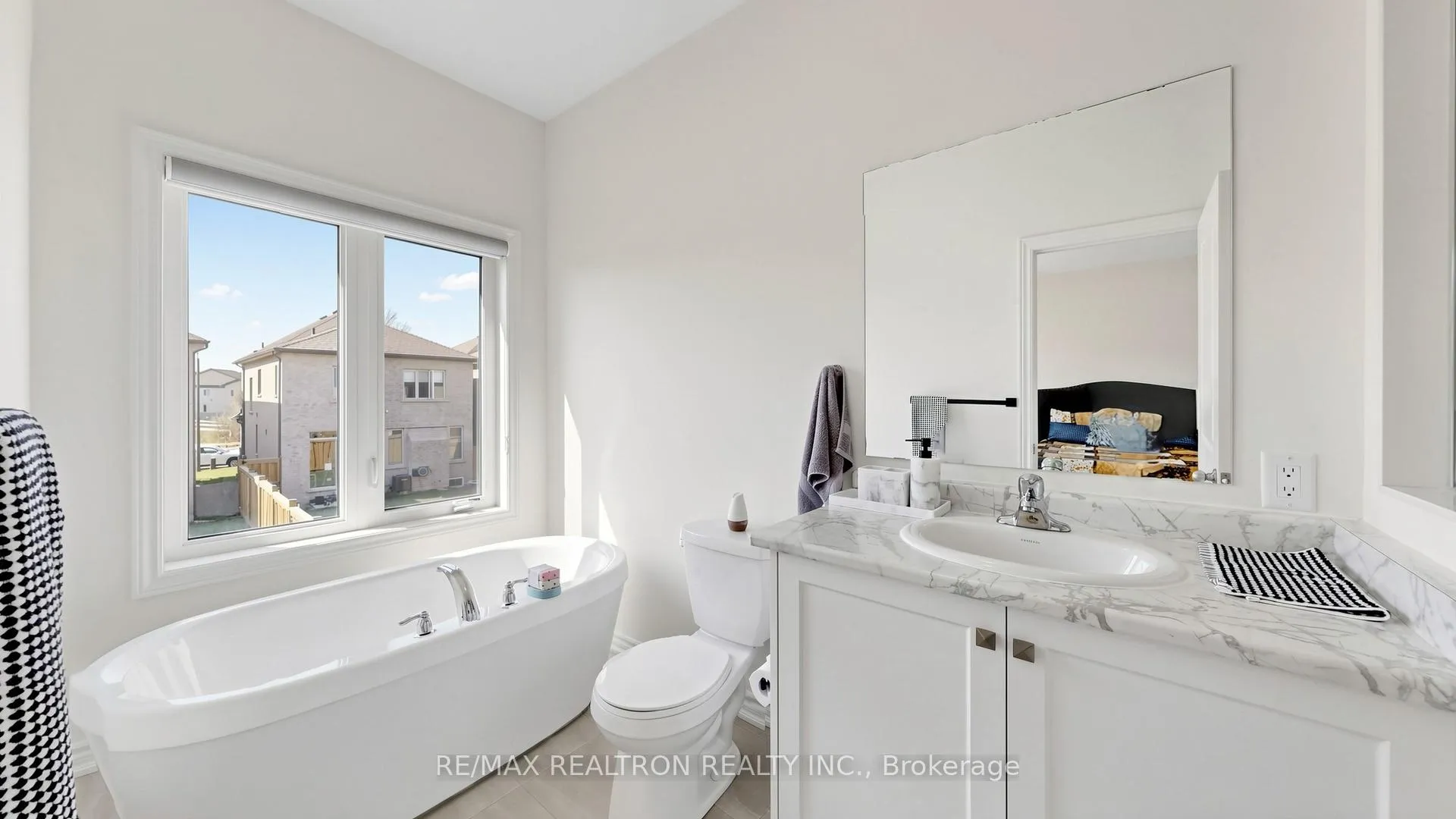 Photo 23 of 10 Hinkson Street, Whitby, Rural Whitby — HOMEH