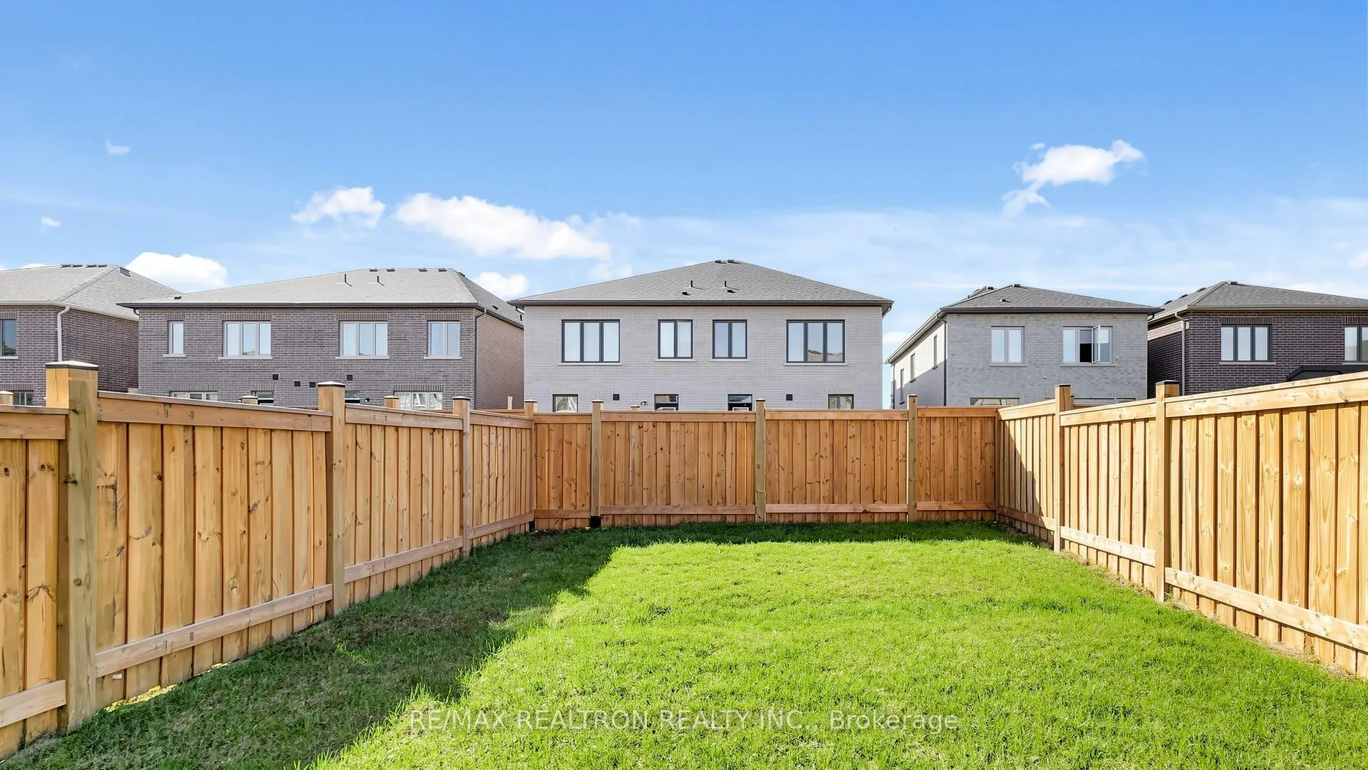 Photo 33 of 10 Hinkson Street, Whitby, Rural Whitby — HOMEH