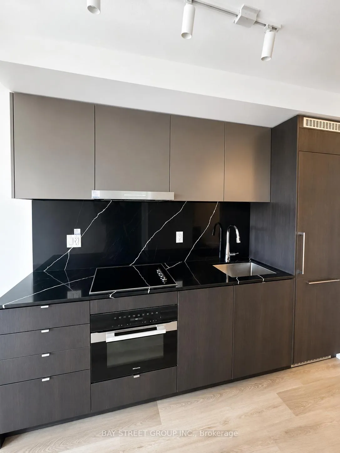Photo 6 of Unit 1710, 771 Yonge Street, Toronto, The Annex — HOMEH